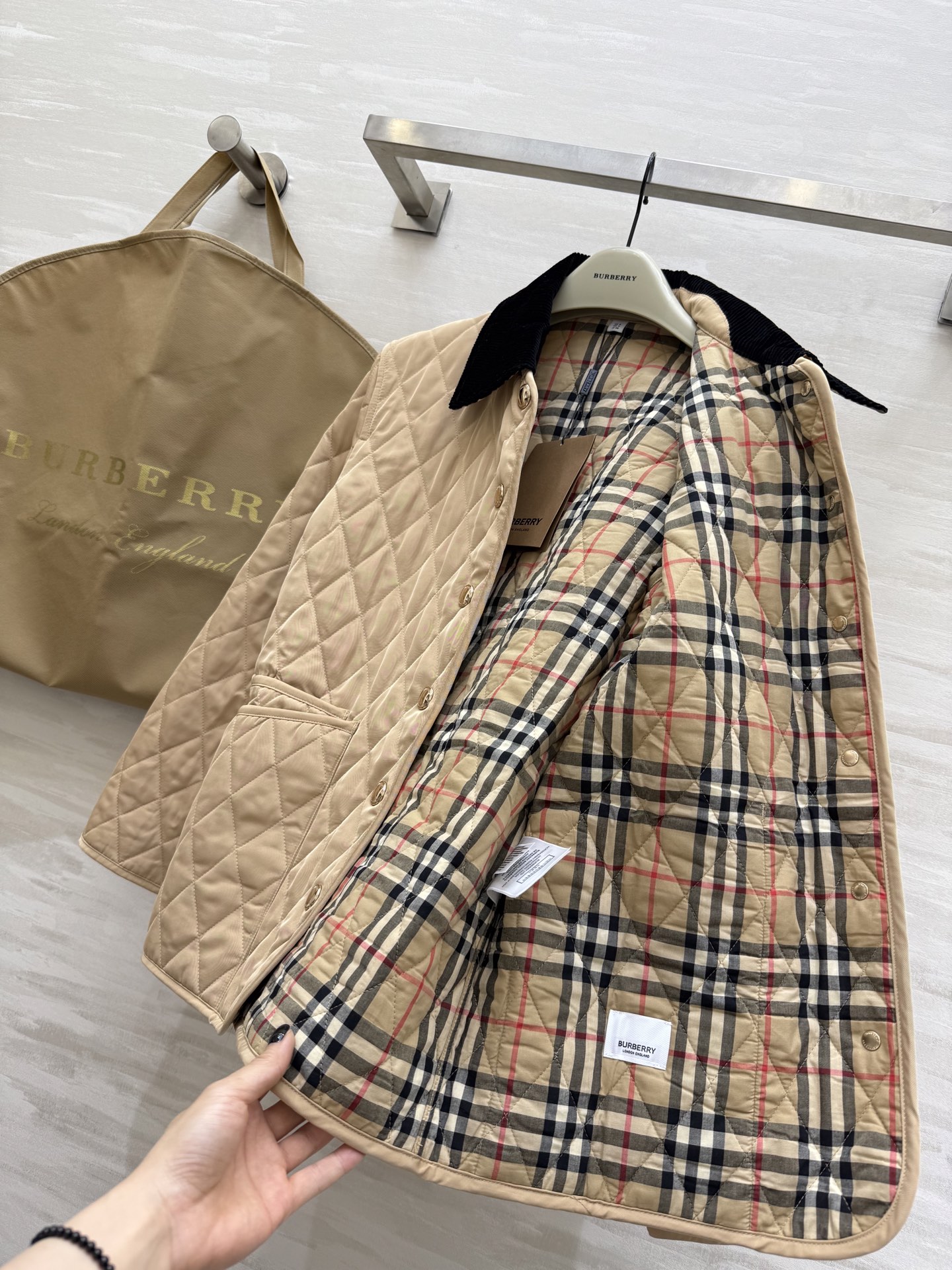 #Burberr♡²⁵秋冬新款棉服🍂和秋冬好适配呀 上身好好看 氛围感满满 经典款时髦又保暖 高品质定制