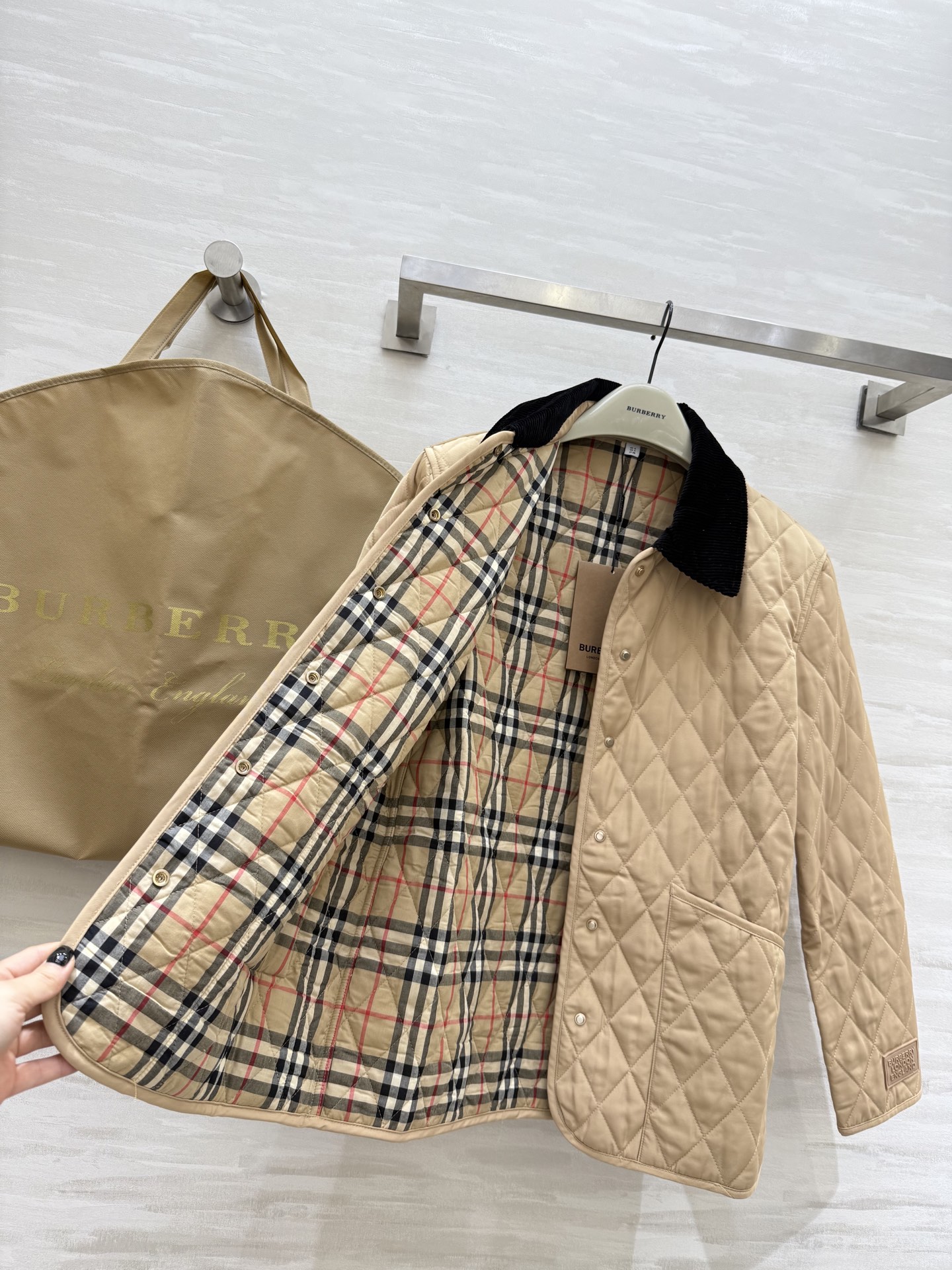 #Burberr♡²⁵秋冬新款棉服🍂和秋冬好适配呀 上身好好看 氛围感满满 经典款时髦又保暖 高品质定制