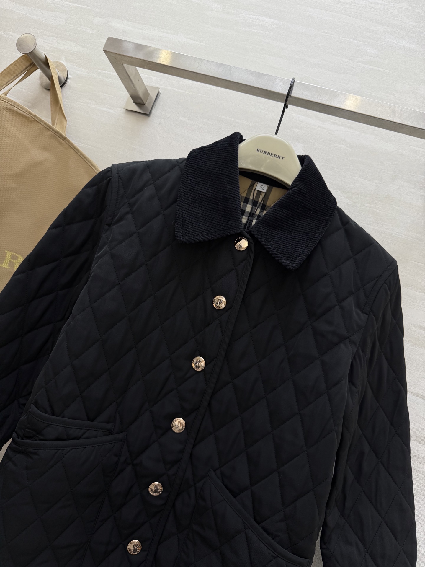 #Burberr♡²⁵秋冬新款棉服🍂和秋冬好适配呀 上身好好看 氛围感满满 经典款时髦又保暖 高品质定制