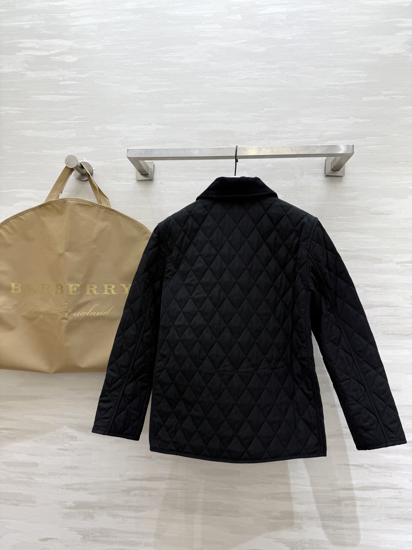 #Burberr♡²⁵秋冬新款棉服🍂和秋冬好适配呀 上身好好看 氛围感满满 经典款时髦又保暖 高品质定制