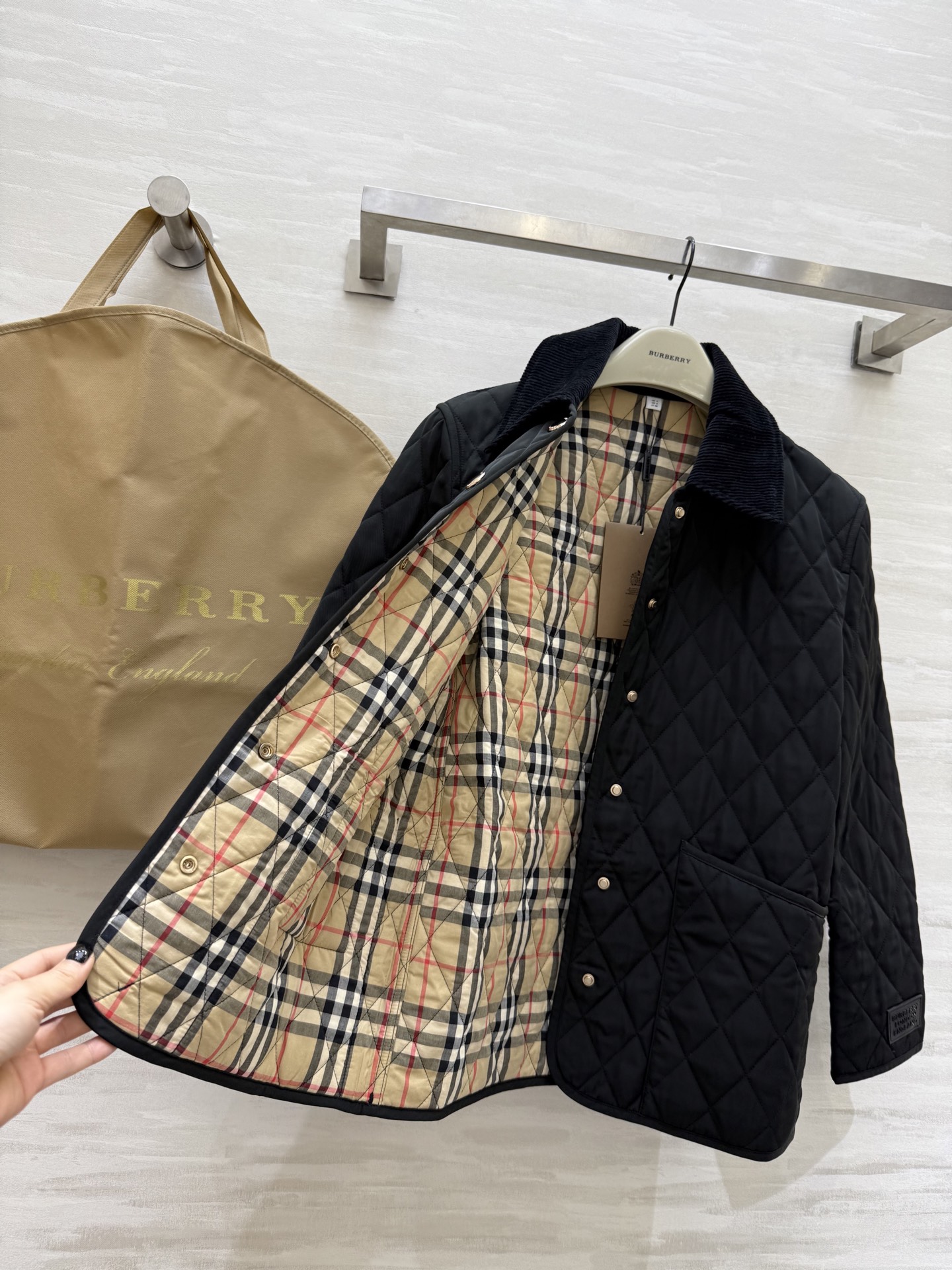 #Burberr♡²⁵秋冬新款棉服🍂和秋冬好适配呀 上身好好看 氛围感满满 经典款时髦又保暖 高品质定制