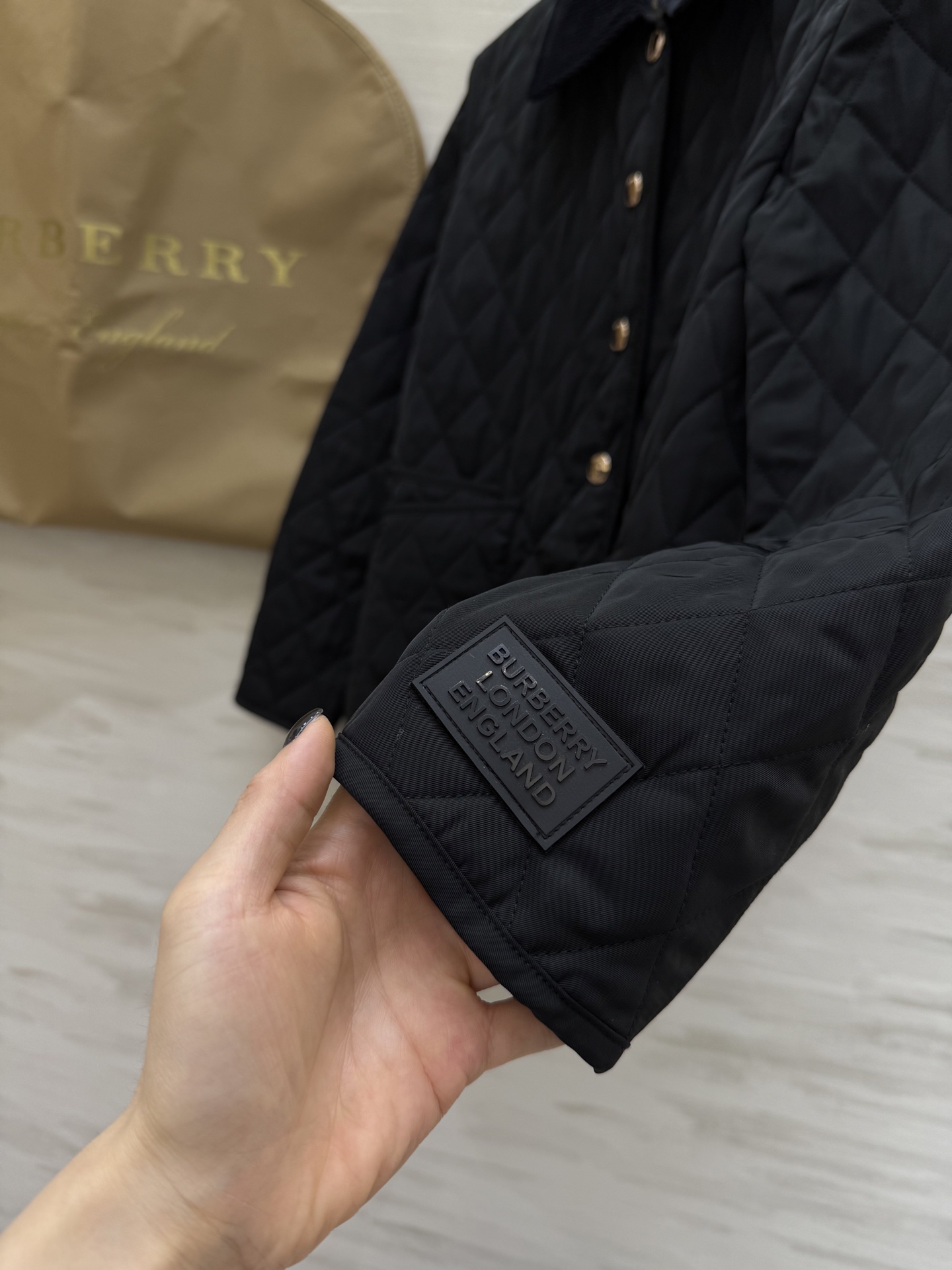 #Burberr♡²⁵秋冬新款棉服🍂和秋冬好适配呀 上身好好看 氛围感满满 经典款时髦又保暖 高品质定制