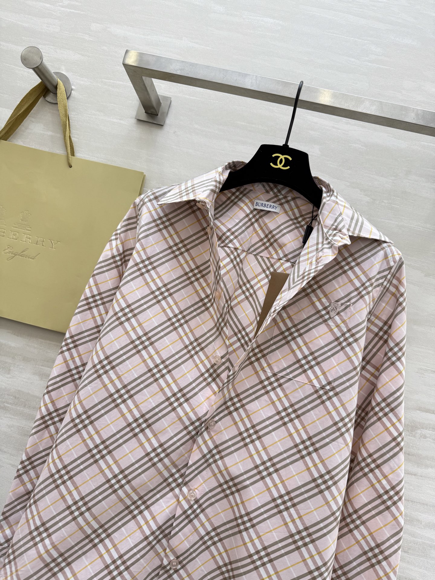 #Burberr♡²⁵秋冬新款 粉色格纹衬衣 高品质定制 现货首发size：4/6/8/10/12（uk