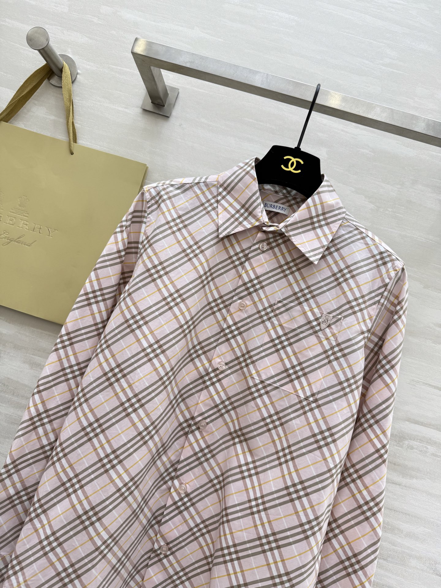 #Burberr♡²⁵秋冬新款 粉色格纹衬衣 高品质定制 现货首发size：4/6/8/10/12（uk