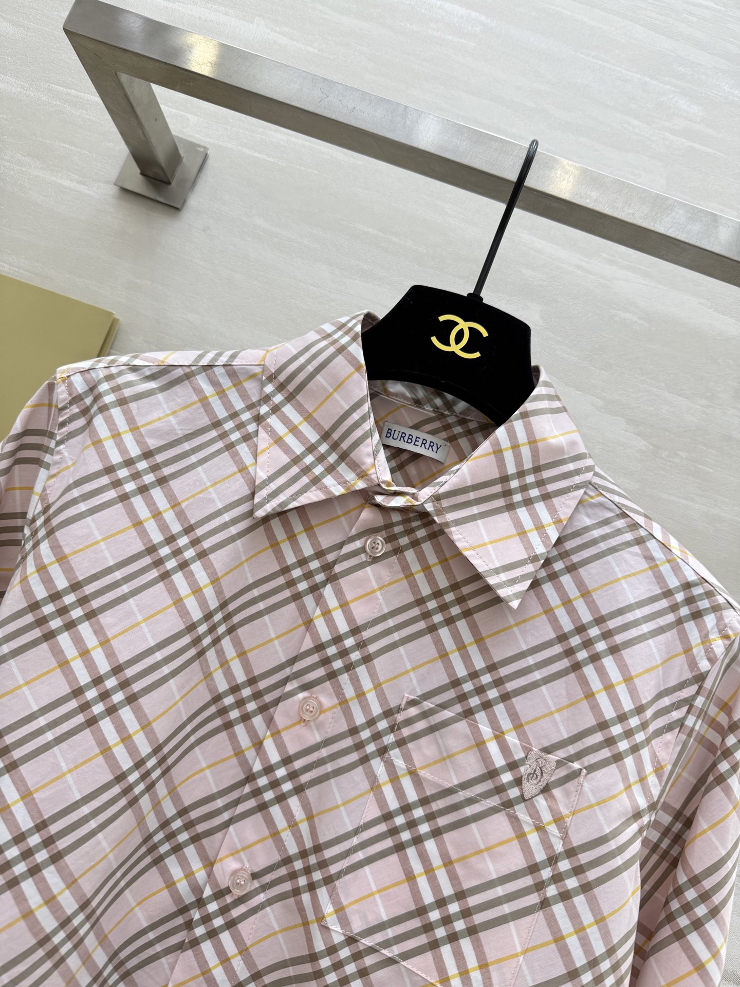 #Burberr♡²⁵秋冬新款 粉色格纹衬衣 高品质定制 现货首发size：4/6/8/10/12（uk