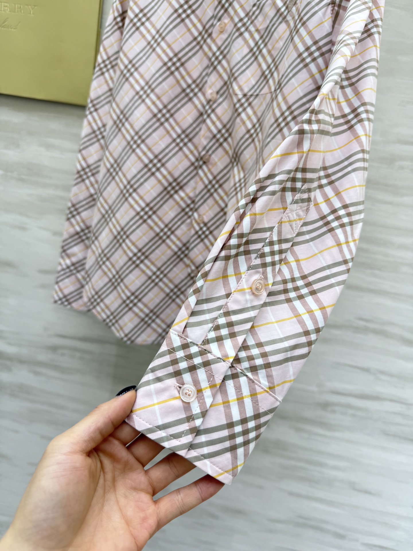 #Burberr♡²⁵秋冬新款 粉色格纹衬衣 高品质定制 现货首发size：4/6/8/10/12（uk