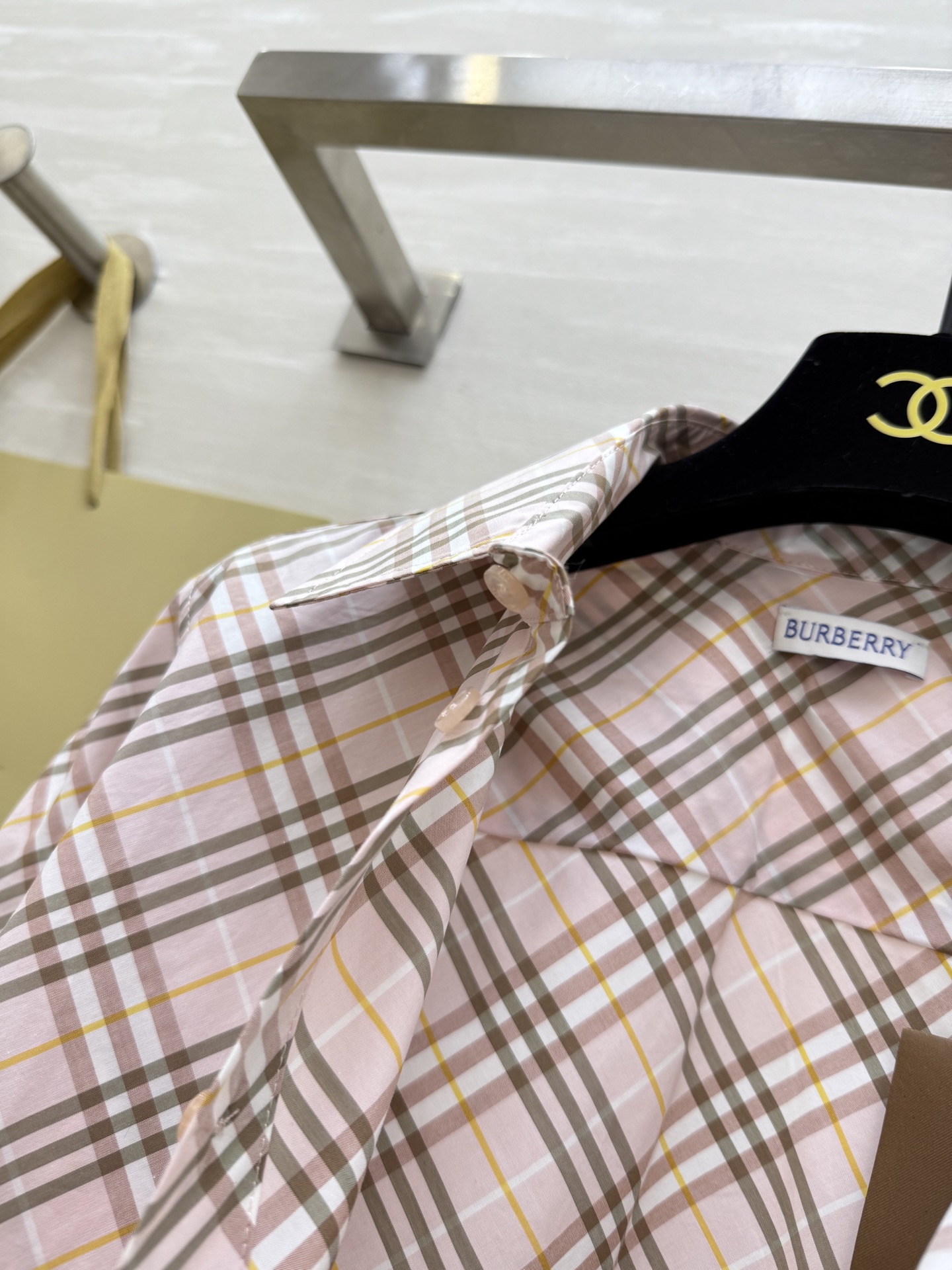 #Burberr♡²⁵秋冬新款 粉色格纹衬衣 高品质定制 现货首发size：4/6/8/10/12（uk