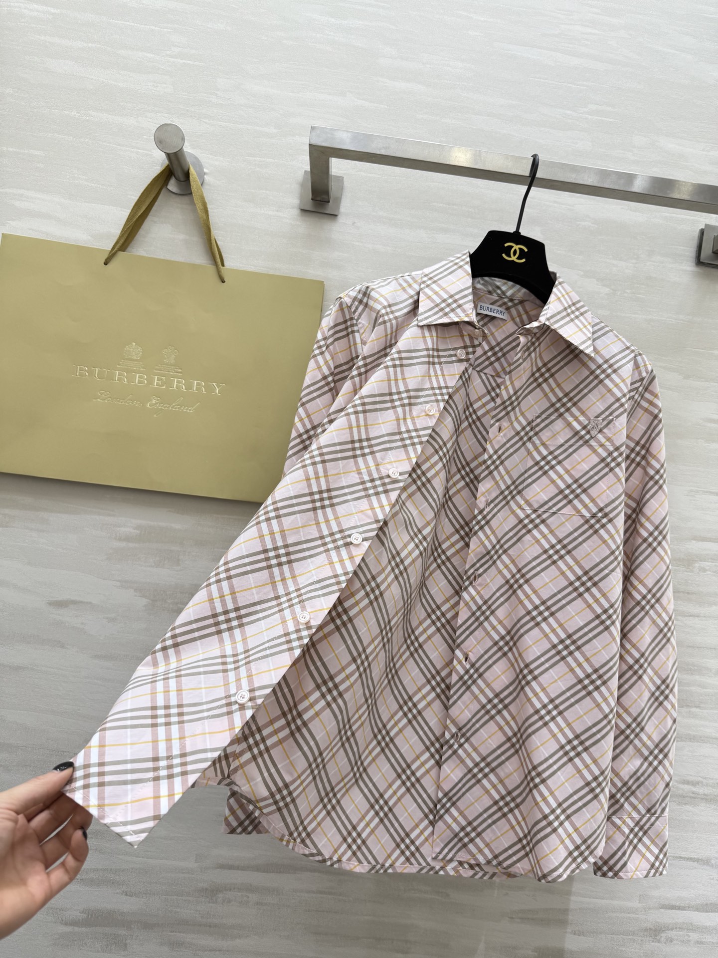 #Burberr♡²⁵秋冬新款 粉色格纹衬衣 高品质定制 现货首发size：4/6/8/10/12（uk