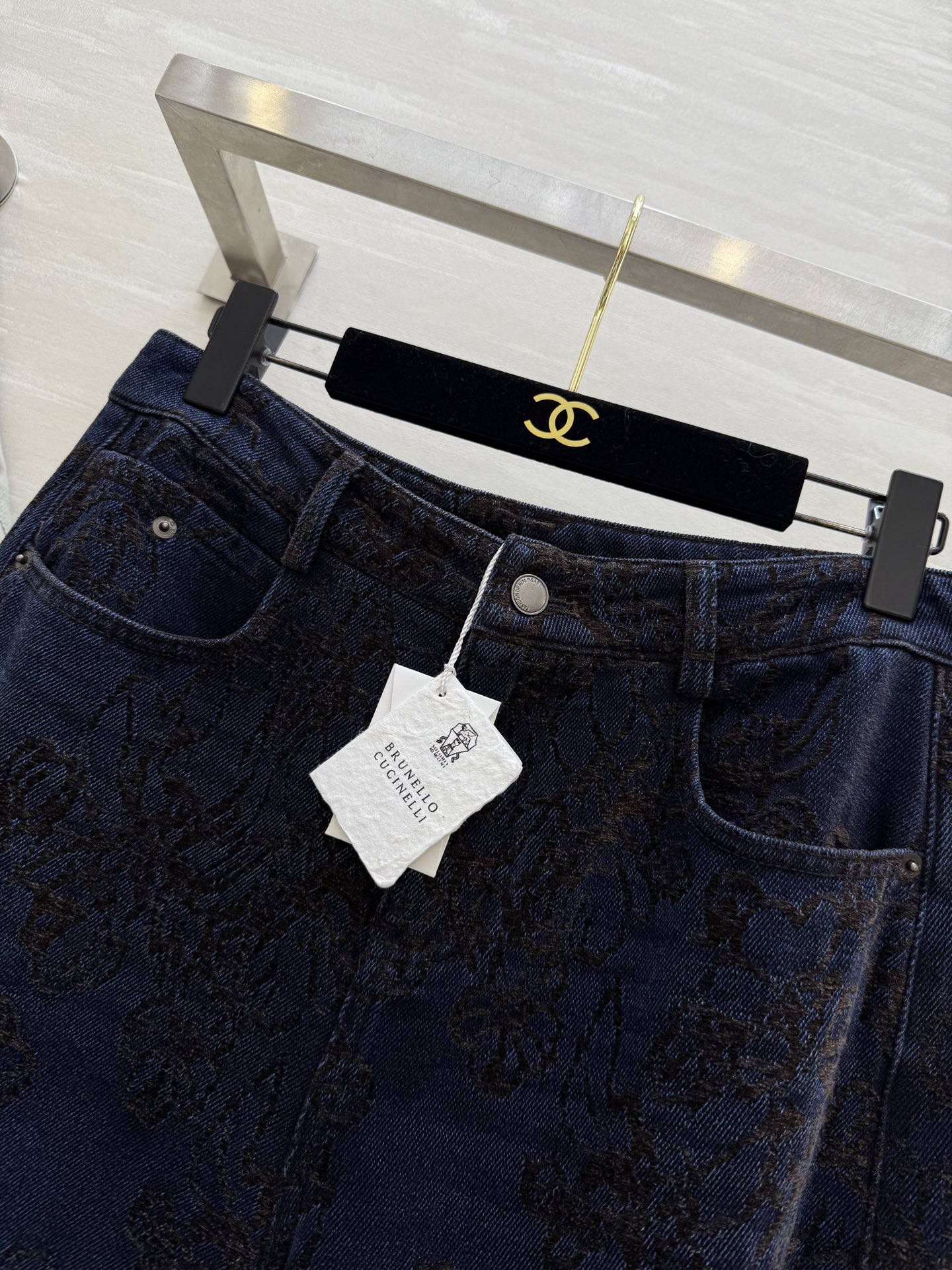 #Brunello Cucinell♡²⁵秋冬新款 重工提花弯刀式牛仔裤 超级无敌爆单款 裤型无敌正！高