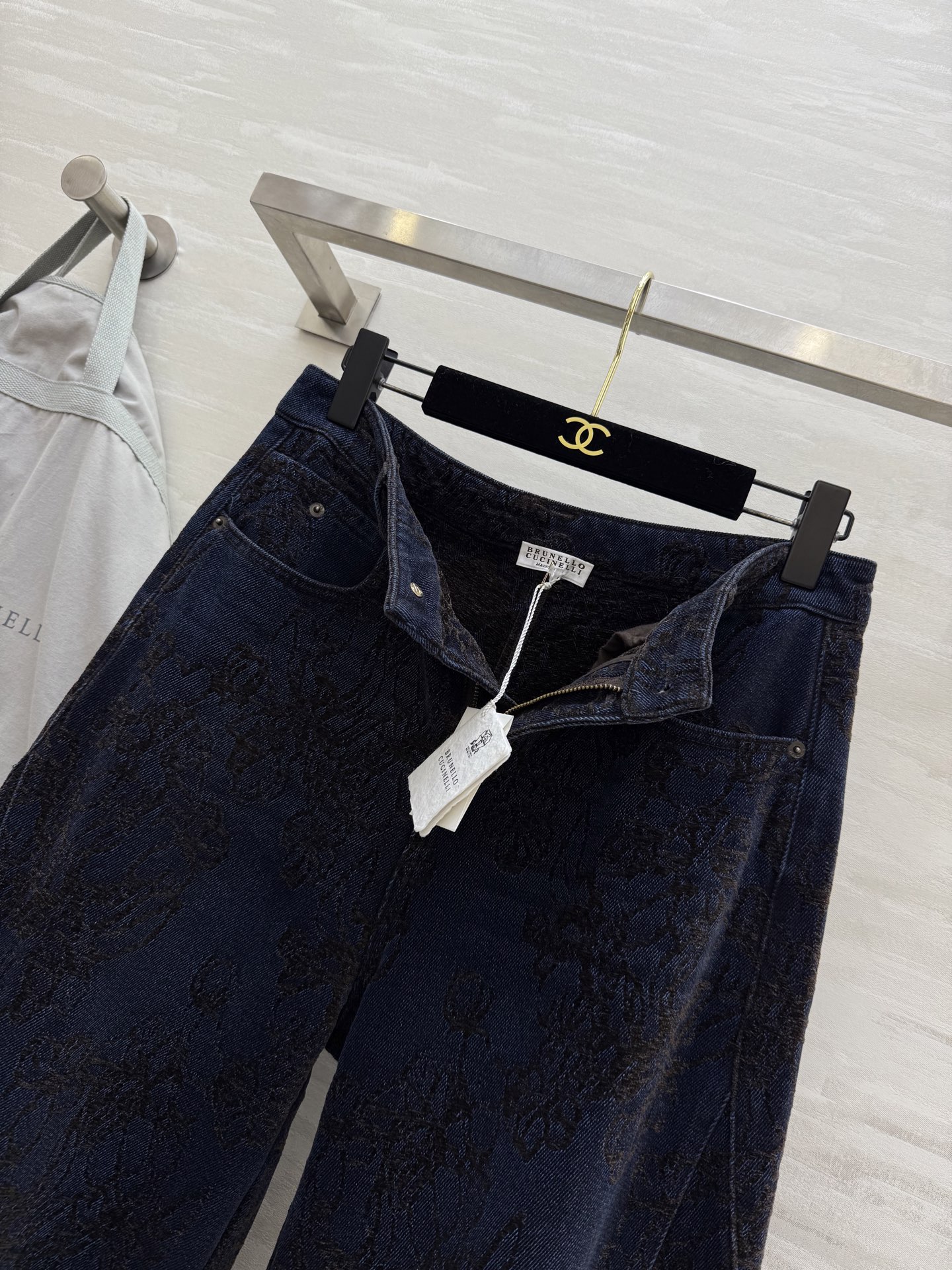 #Brunello Cucinell♡²⁵秋冬新款 重工提花弯刀式牛仔裤 超级无敌爆单款 裤型无敌正！高