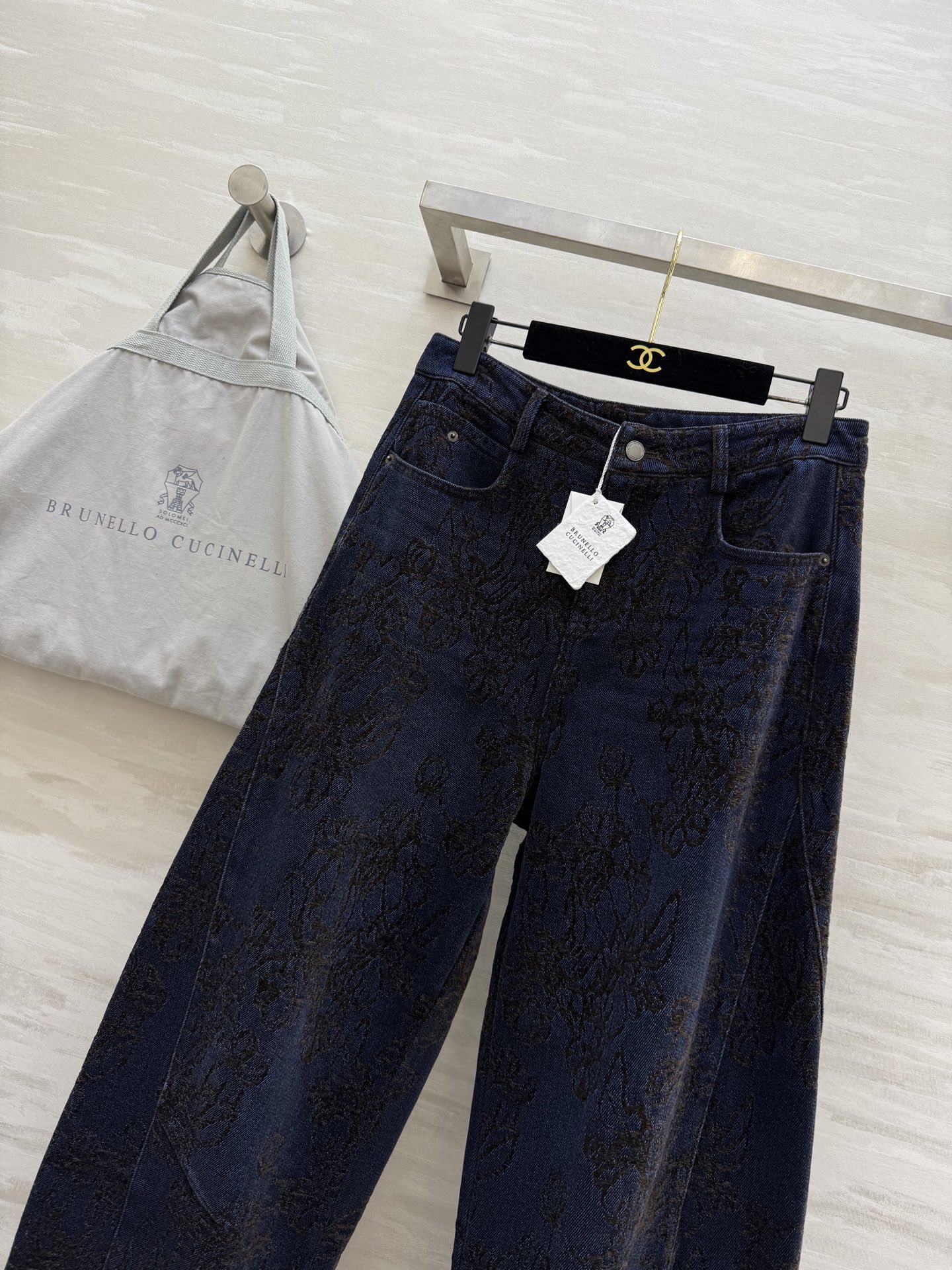 #Brunello Cucinell♡²⁵秋冬新款 重工提花弯刀式牛仔裤 超级无敌爆单款 裤型无敌正！高