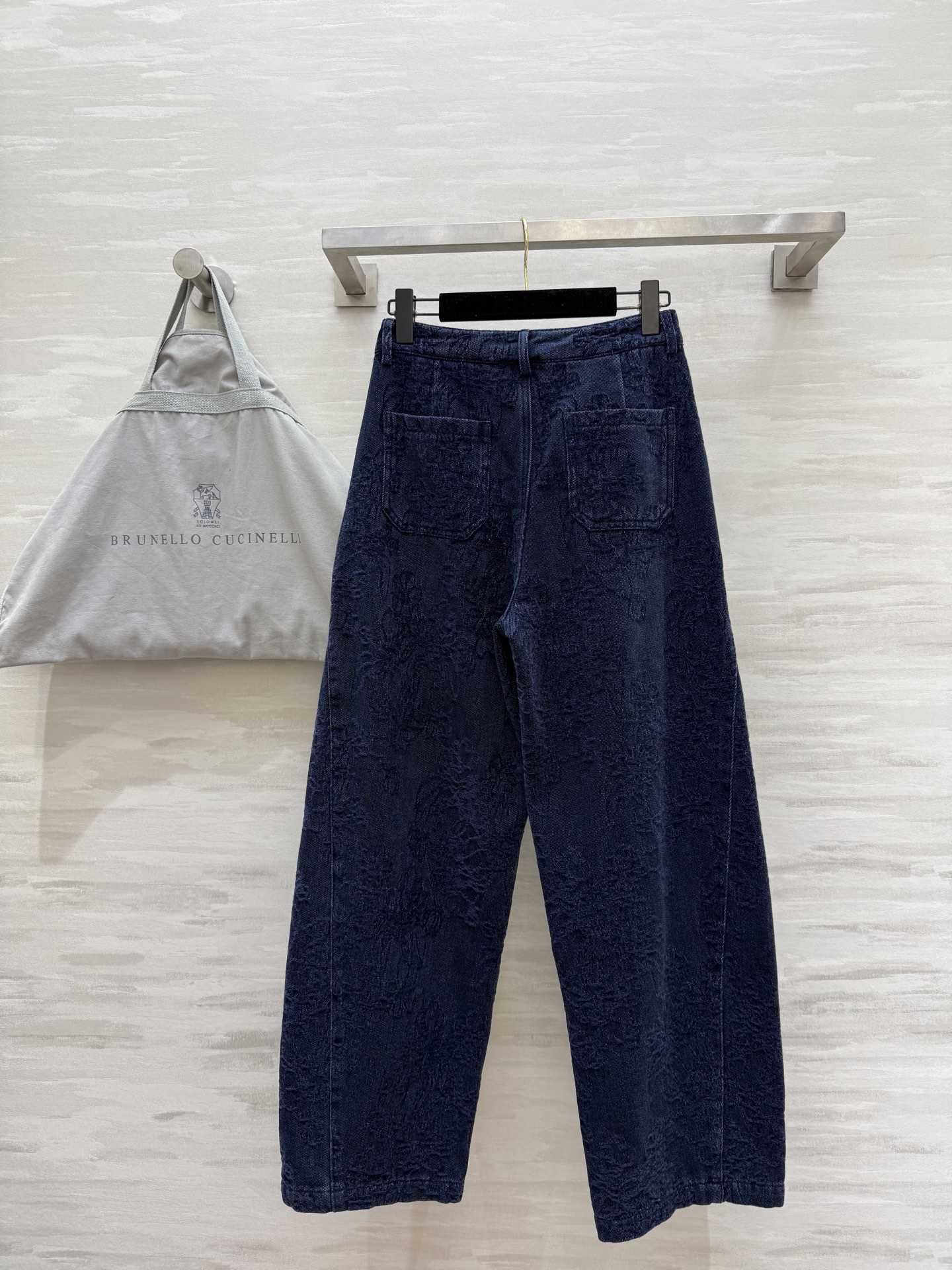 #Brunello Cucinell♡²⁵秋冬新款 重工提花弯刀式牛仔裤 超级无敌爆单款 裤型无敌正！高