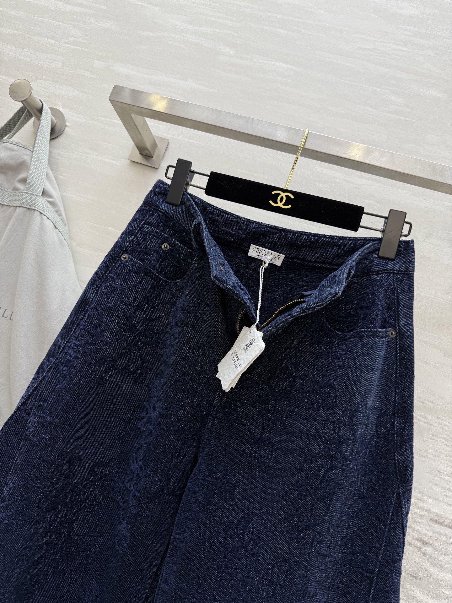 #Brunello Cucinell♡²⁵秋冬新款 重工提花弯刀式牛仔裤 超级无敌爆单款 裤型无敌正！高
