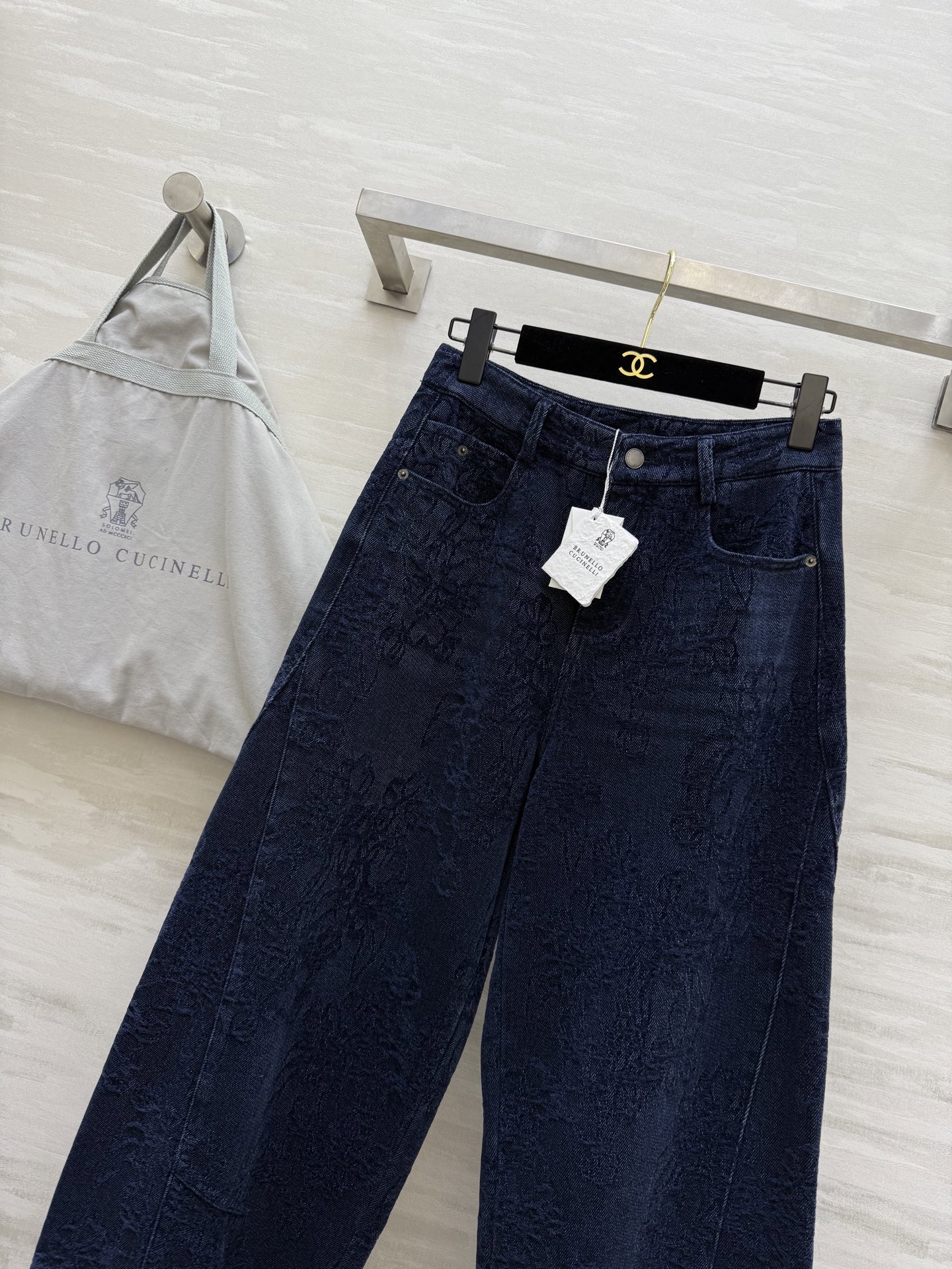 #Brunello Cucinell♡²⁵秋冬新款 重工提花弯刀式牛仔裤 超级无敌爆单款 裤型无敌正！高