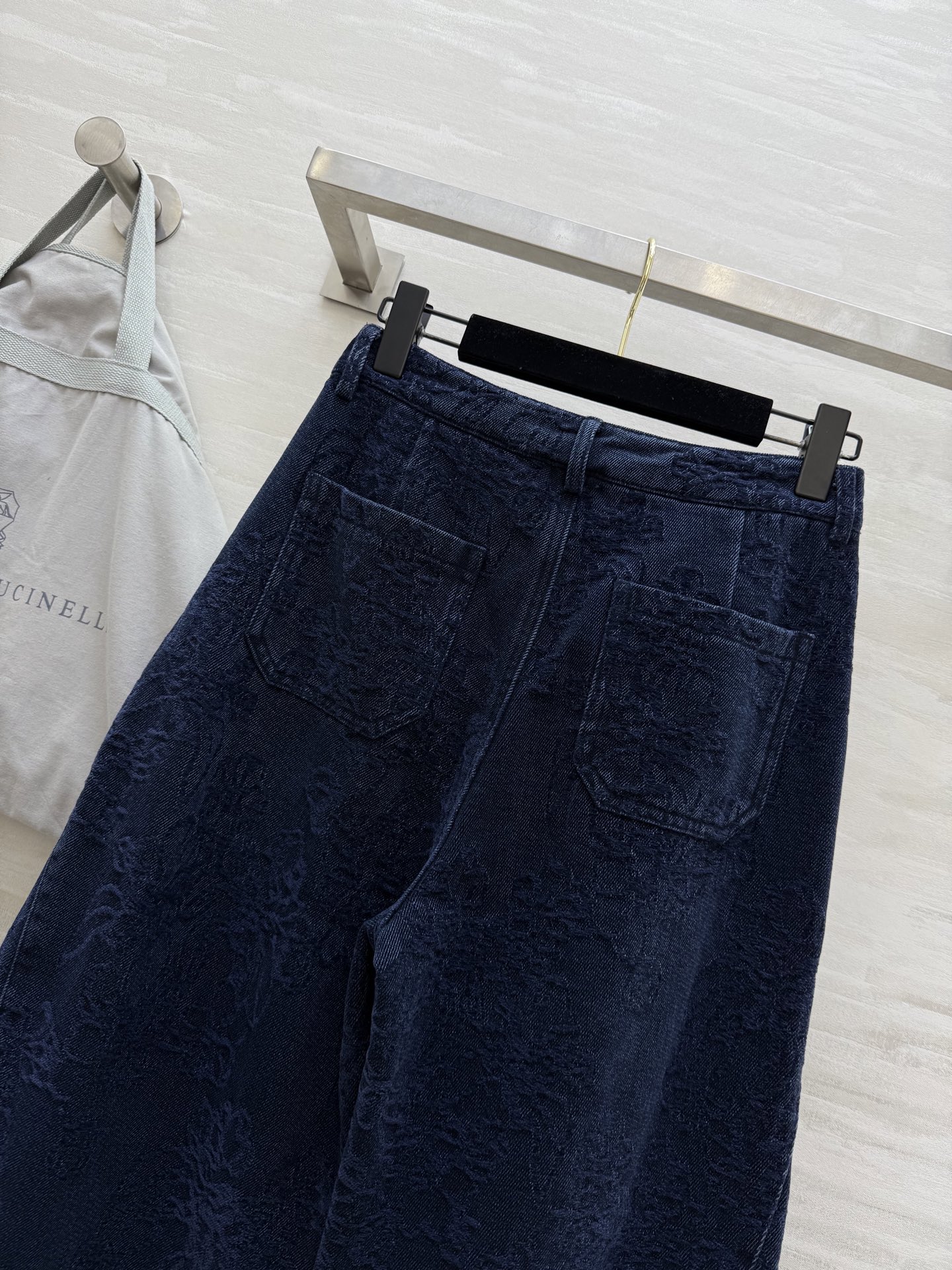 #Brunello Cucinell♡²⁵秋冬新款 重工提花弯刀式牛仔裤 超级无敌爆单款 裤型无敌正！高