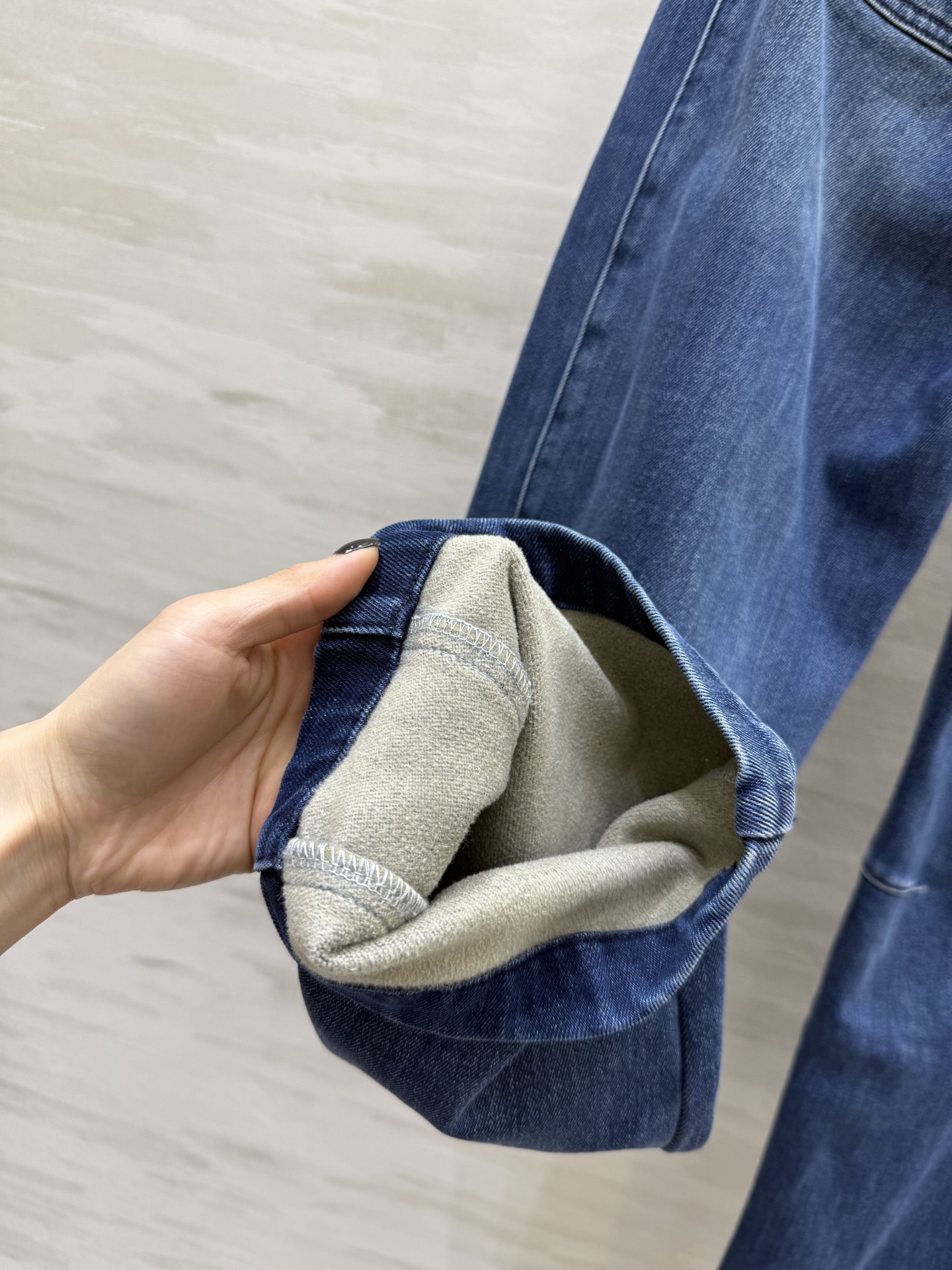 #Loew♡²⁵秋冬新款 加绒牛仔裤 腰部弹力抽绳腰头设计 裤型无敌显瘦 高品质定制 现货首发size：