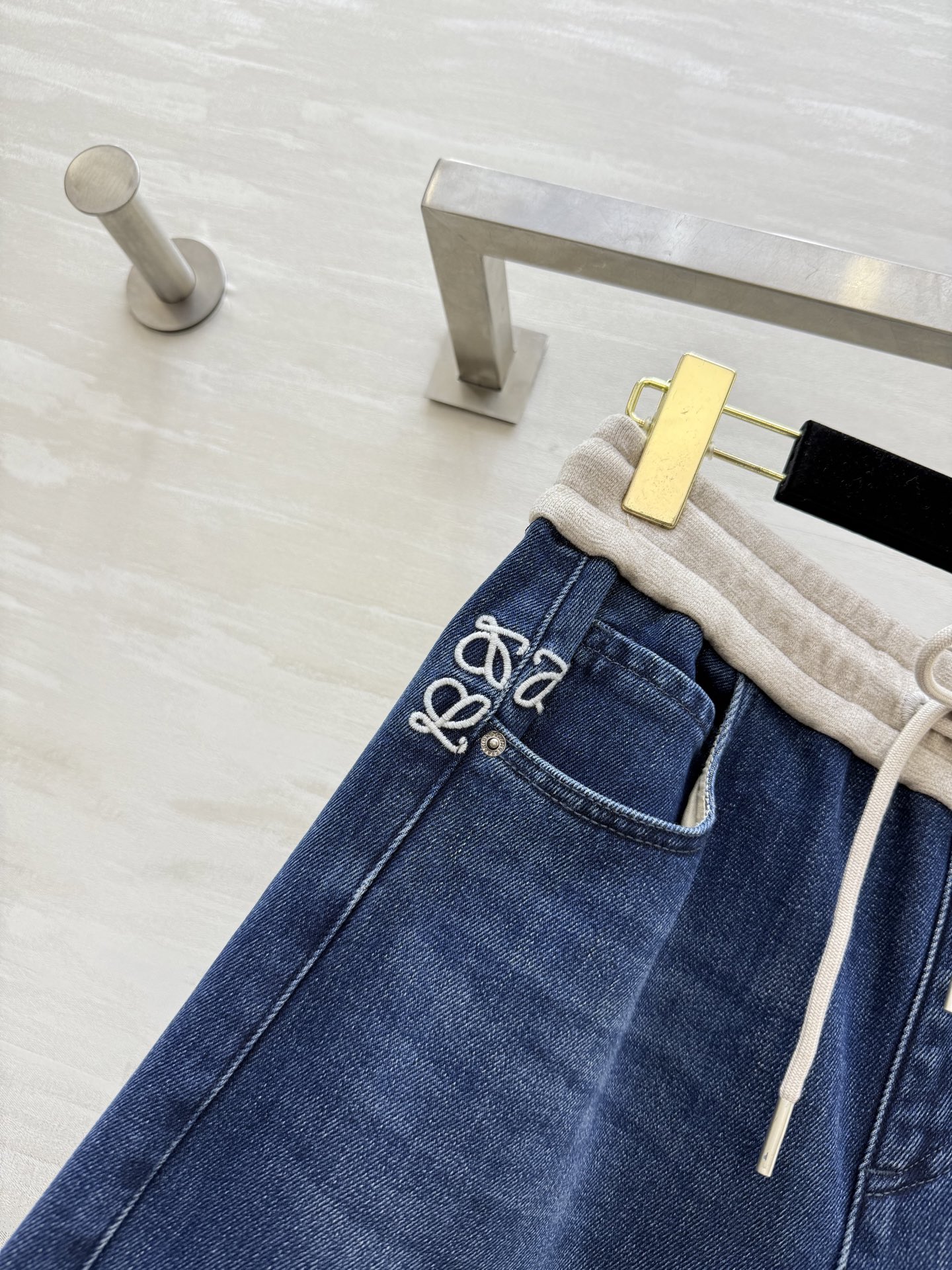 #Loew♡²⁵秋冬新款 加绒牛仔裤 腰部弹力抽绳腰头设计 裤型无敌显瘦 高品质定制 现货首发size：