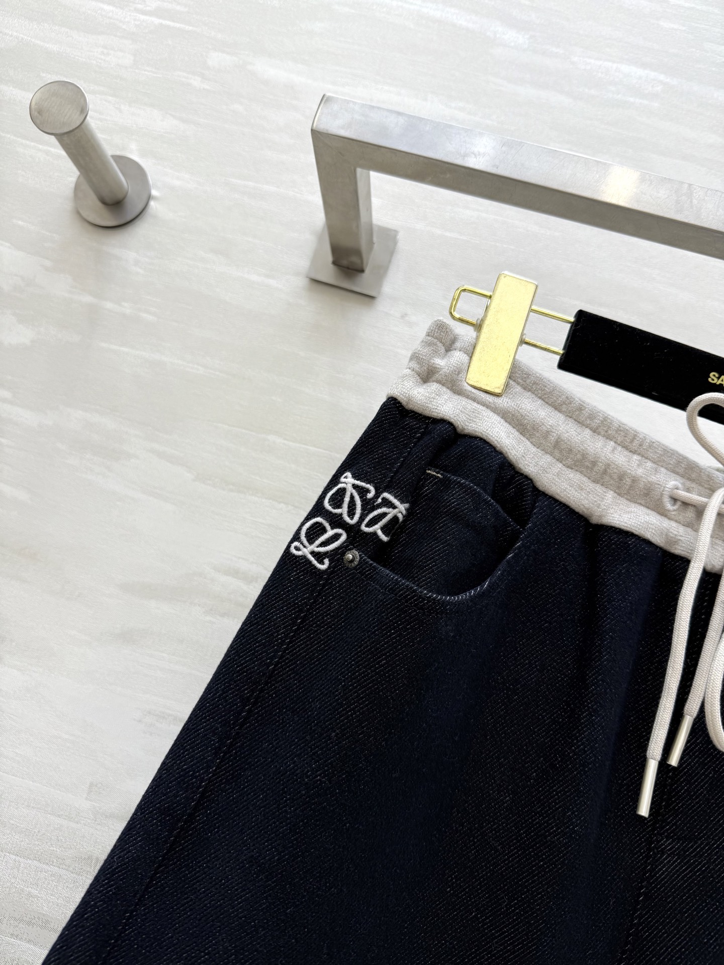 #Loew♡²⁵秋冬新款 加绒牛仔裤 腰部弹力抽绳腰头设计 裤型无敌显瘦 高品质定制 现货首发size：