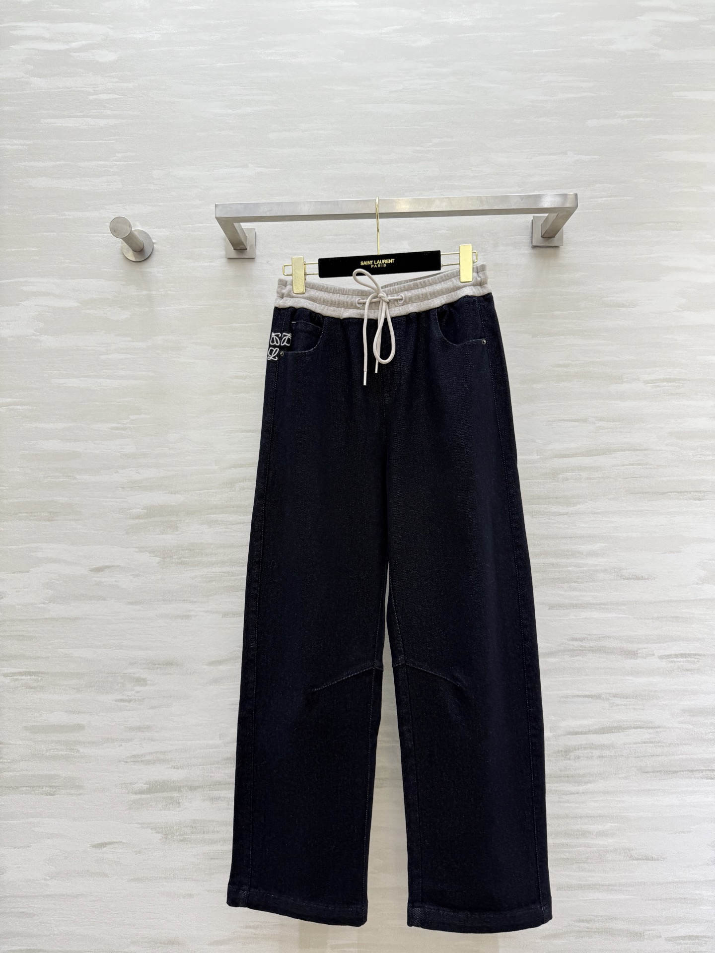 NO:588724,#Loew new autumn and winter velvet jeans with elastic drawstring waistband design, invincible slimming pants, high quality customization, available in stock first size S/M/L/XL/XXL (M size waist 70, pants length 103),,loewe,jeans,alexander wang19860909#Loew秋冬新款 加绒牛仔裤 腰部弹力抽绳腰头设计 裤型无敌显瘦 高品质定制 现货首发sizeS/M/L/XL/XXL（M码腰围70,裤长103）,,loewe,jeans,alexander wang,Women's clothing