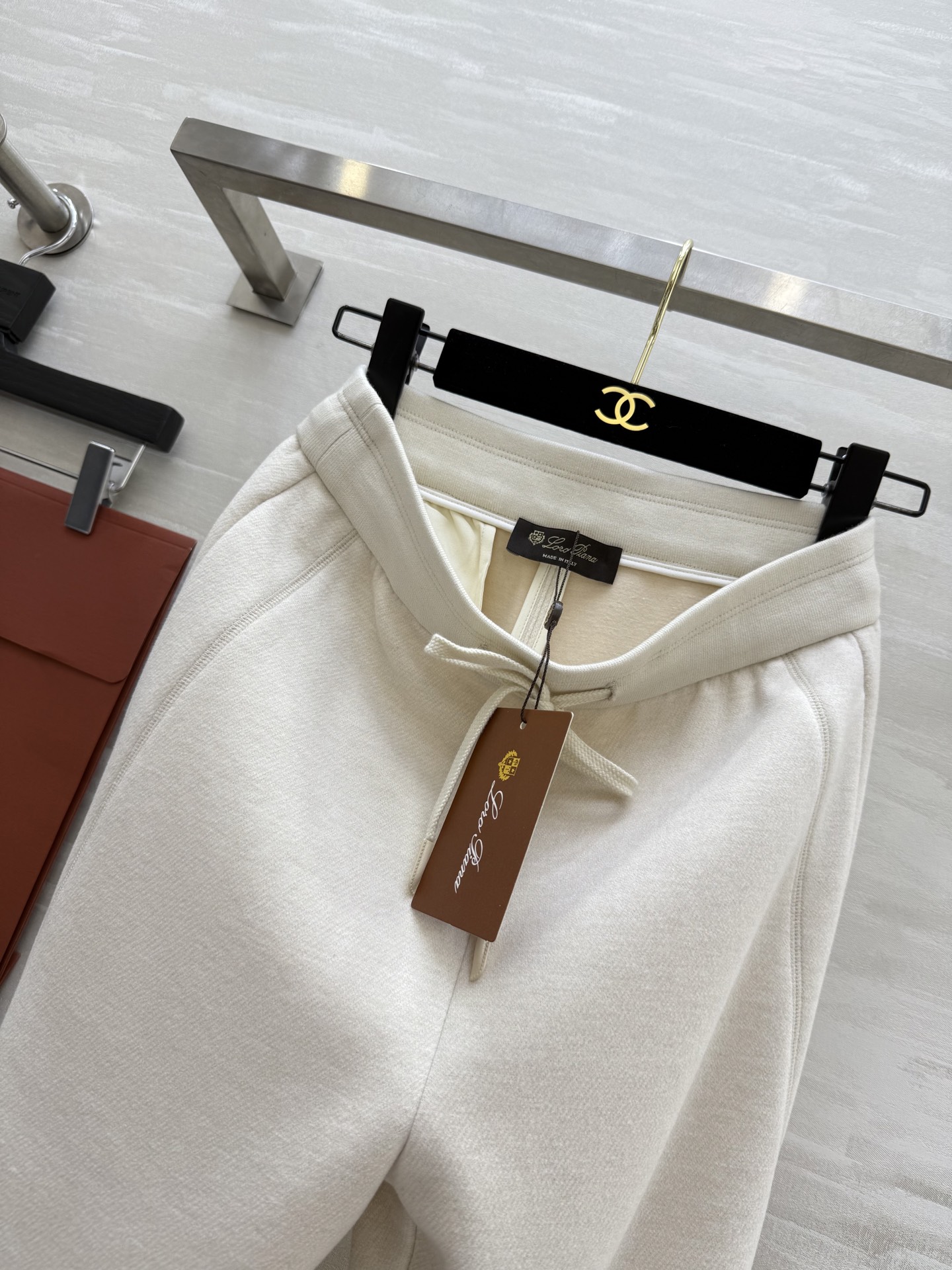 #Loro Pian♡²⁵秋冬新款 弯刀式长裤 高品质定制 现货首发size：26/27/28/29/3