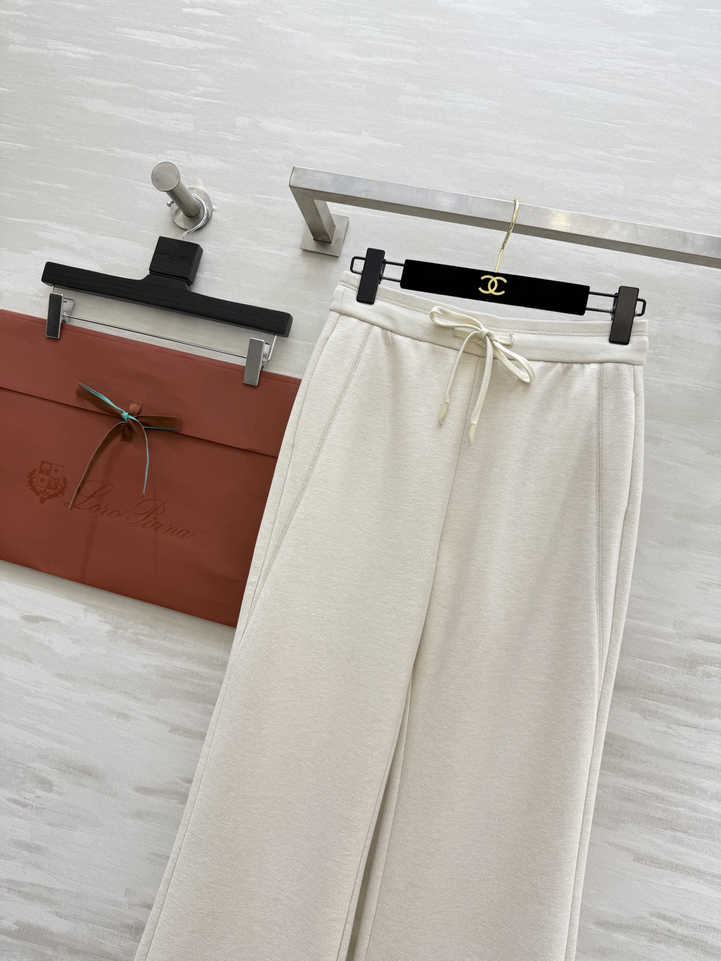 #Loro Pian♡²⁵秋冬新款 弯刀式长裤 高品质定制 现货首发size：26/27/28/29/3