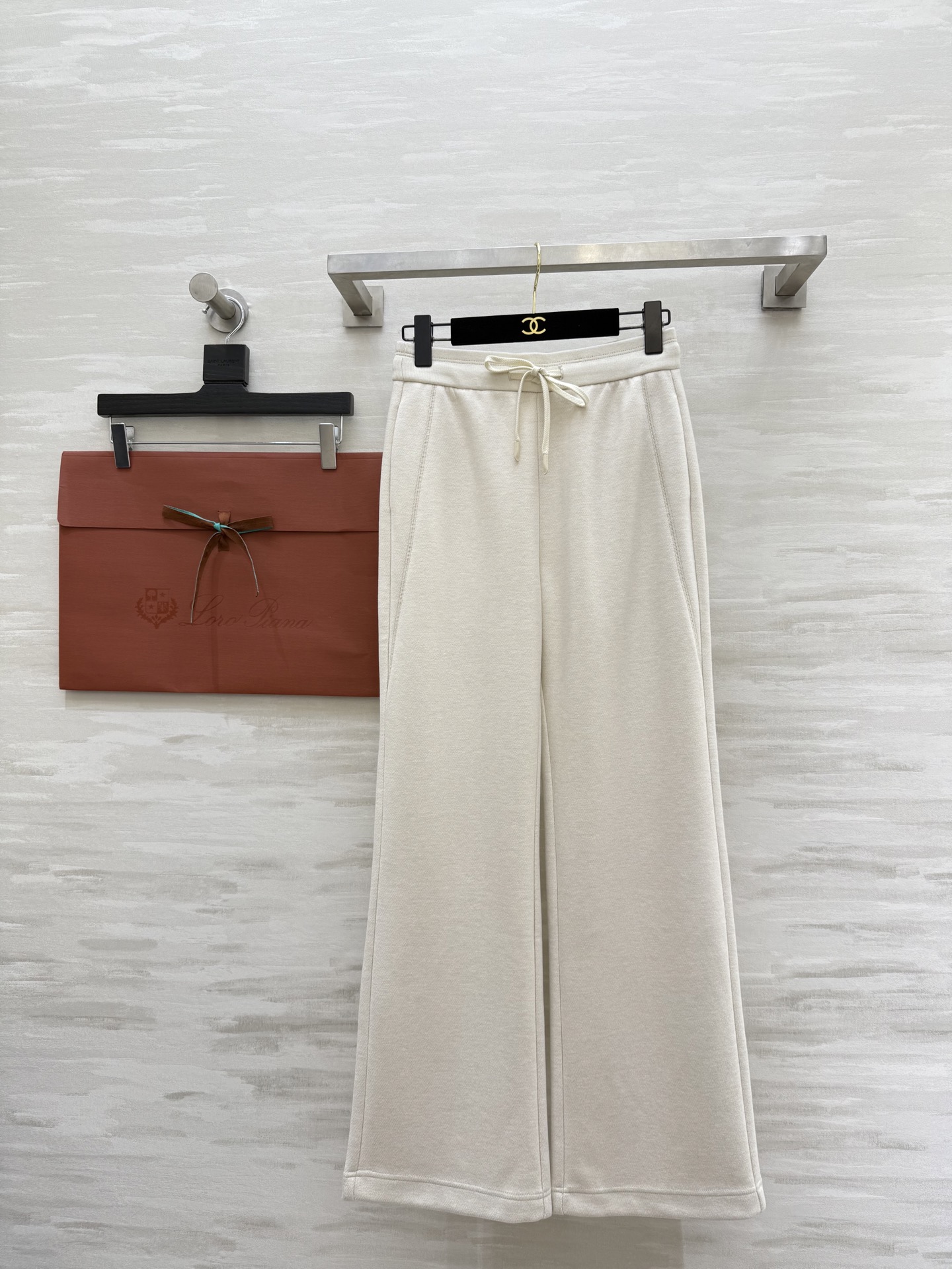 #Loro Pian♡²⁵秋冬新款 弯刀式长裤 高品质定制 现货首发size：26/27/28/29/3