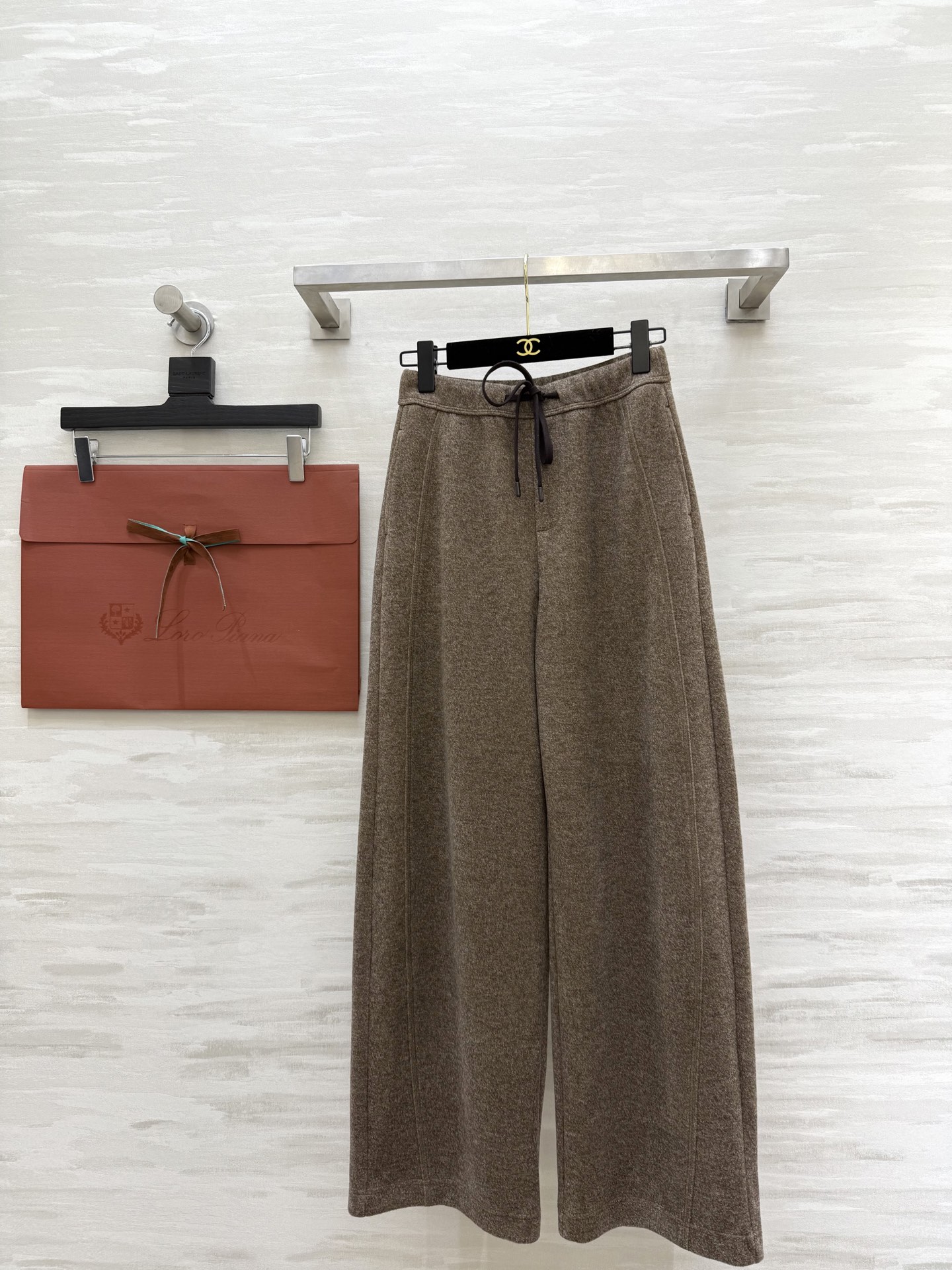 #Loro Pian♡²⁵秋冬新款 弯刀式长裤 高品质定制 现货首发size：26/27/28/29/3