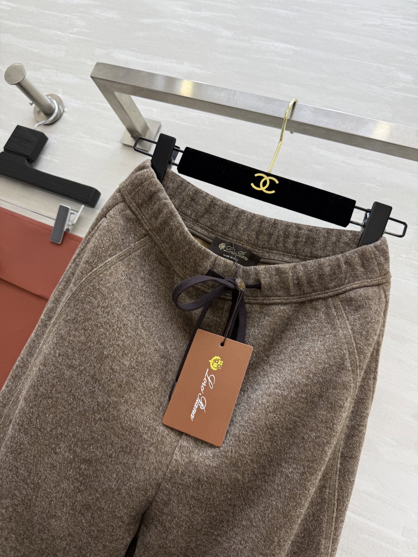 #Loro Pian♡²⁵秋冬新款 弯刀式长裤 高品质定制 现货首发size：26/27/28/29/3