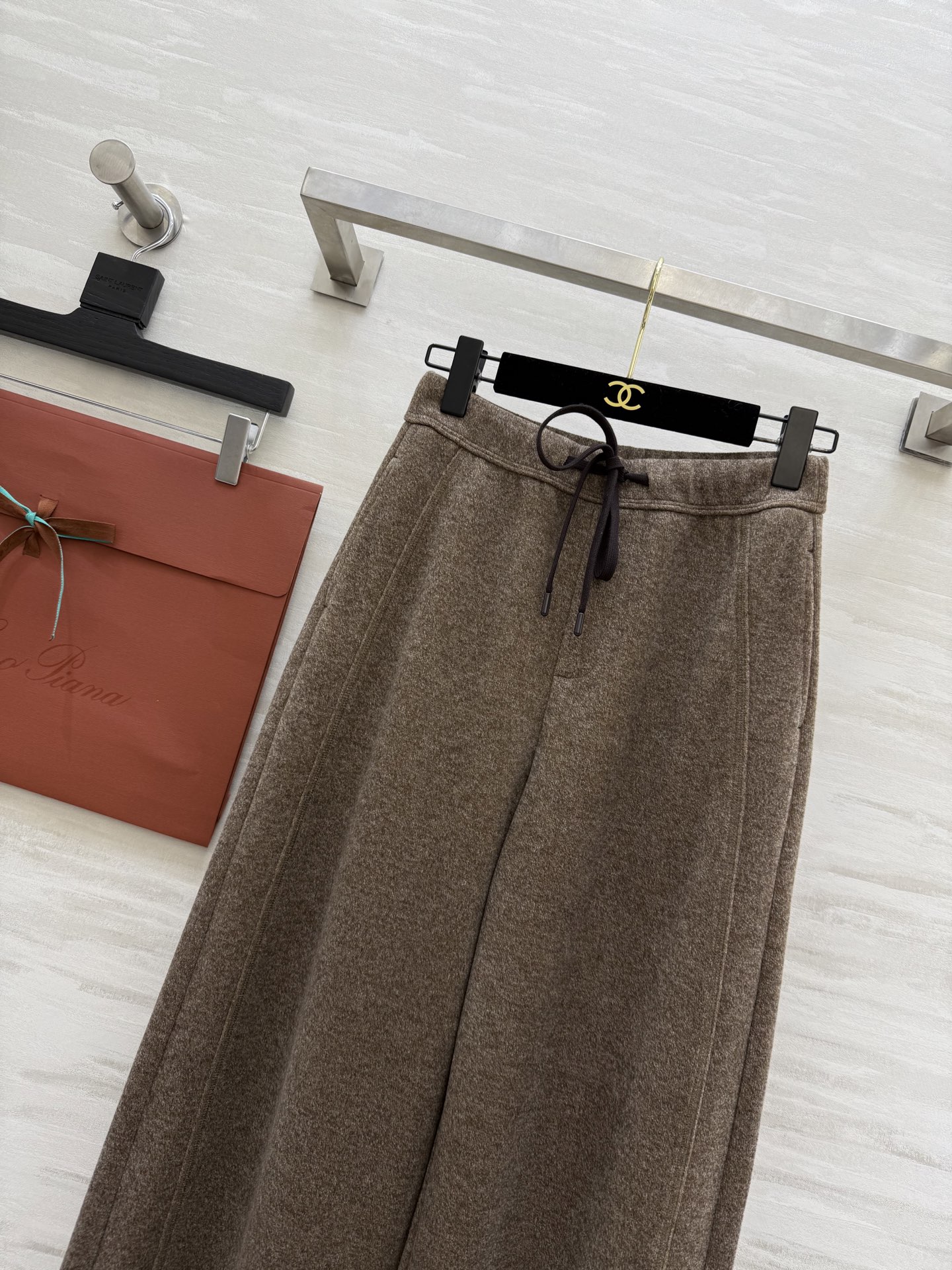 #Loro Pian♡²⁵秋冬新款 弯刀式长裤 高品质定制 现货首发size：26/27/28/29/3