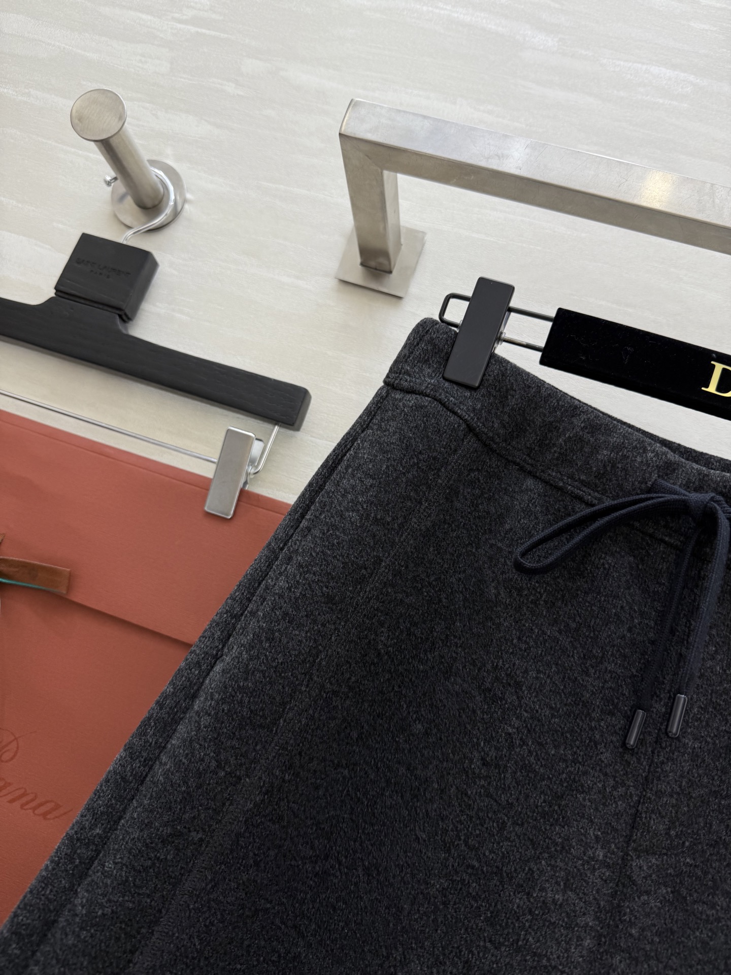 #Loro Pian♡²⁵秋冬新款 弯刀式长裤 高品质定制 现货首发size：26/27/28/29/3