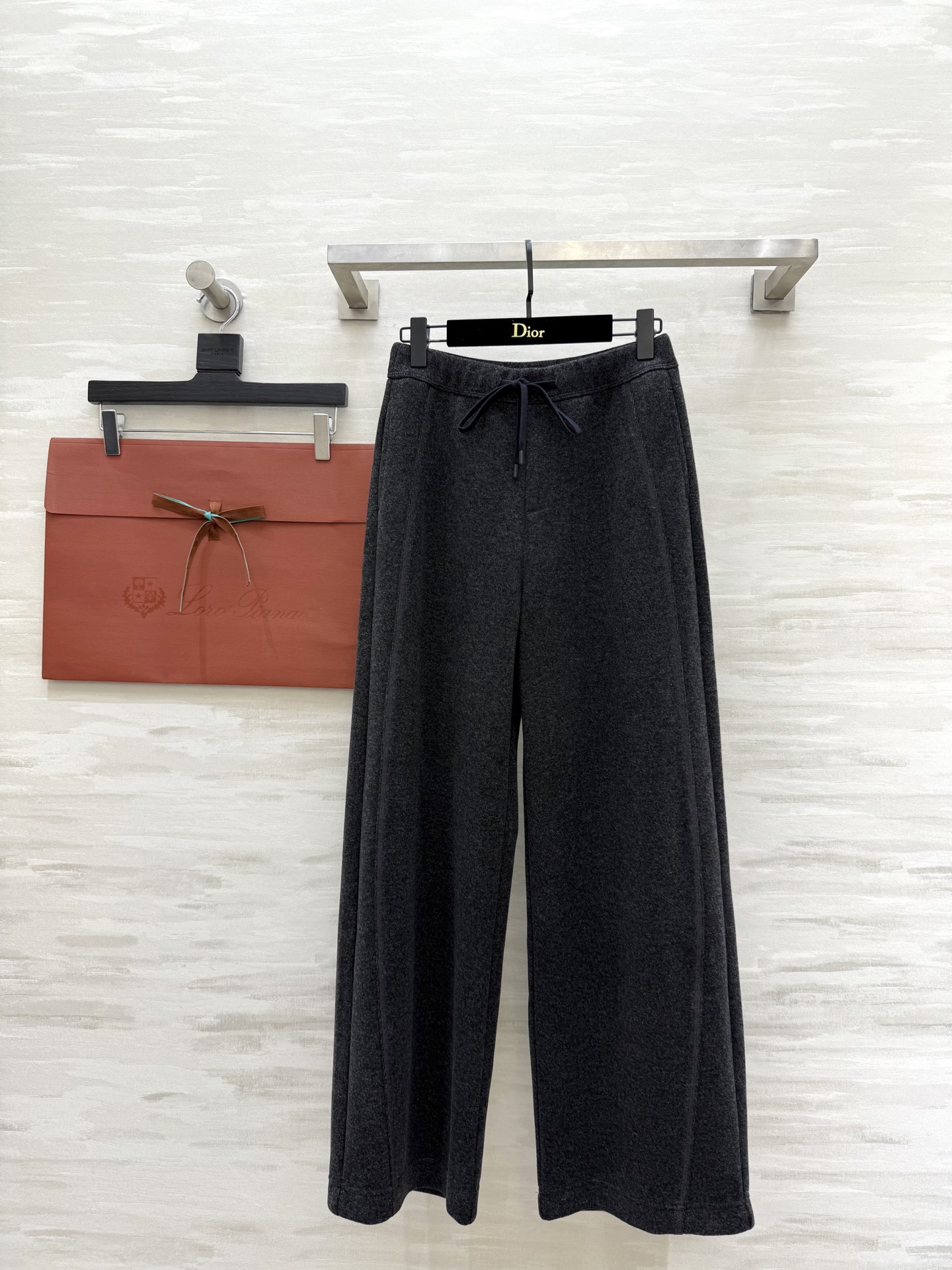 NO:588728,#Loro Pian new autumn and winter scimitar style trousers, high quality customization, available now, size 26/27/28/29/30 (size 27, waist 68, trouser length 103),, loro piana, alexander wang19860909#Loro Pian秋冬新款 弯刀式长裤 高品质定制 现货首发size26/27/28/29/30（27码腰围68,裤长103）,,loro piana,alexander wang,Women's clothing
