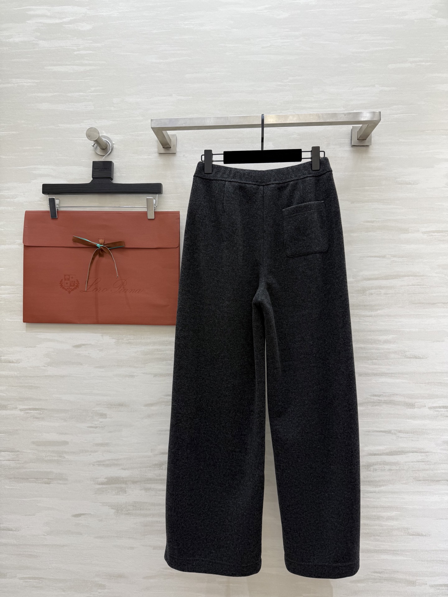 #Loro Pian♡²⁵秋冬新款 弯刀式长裤 高品质定制 现货首发size：26/27/28/29/3