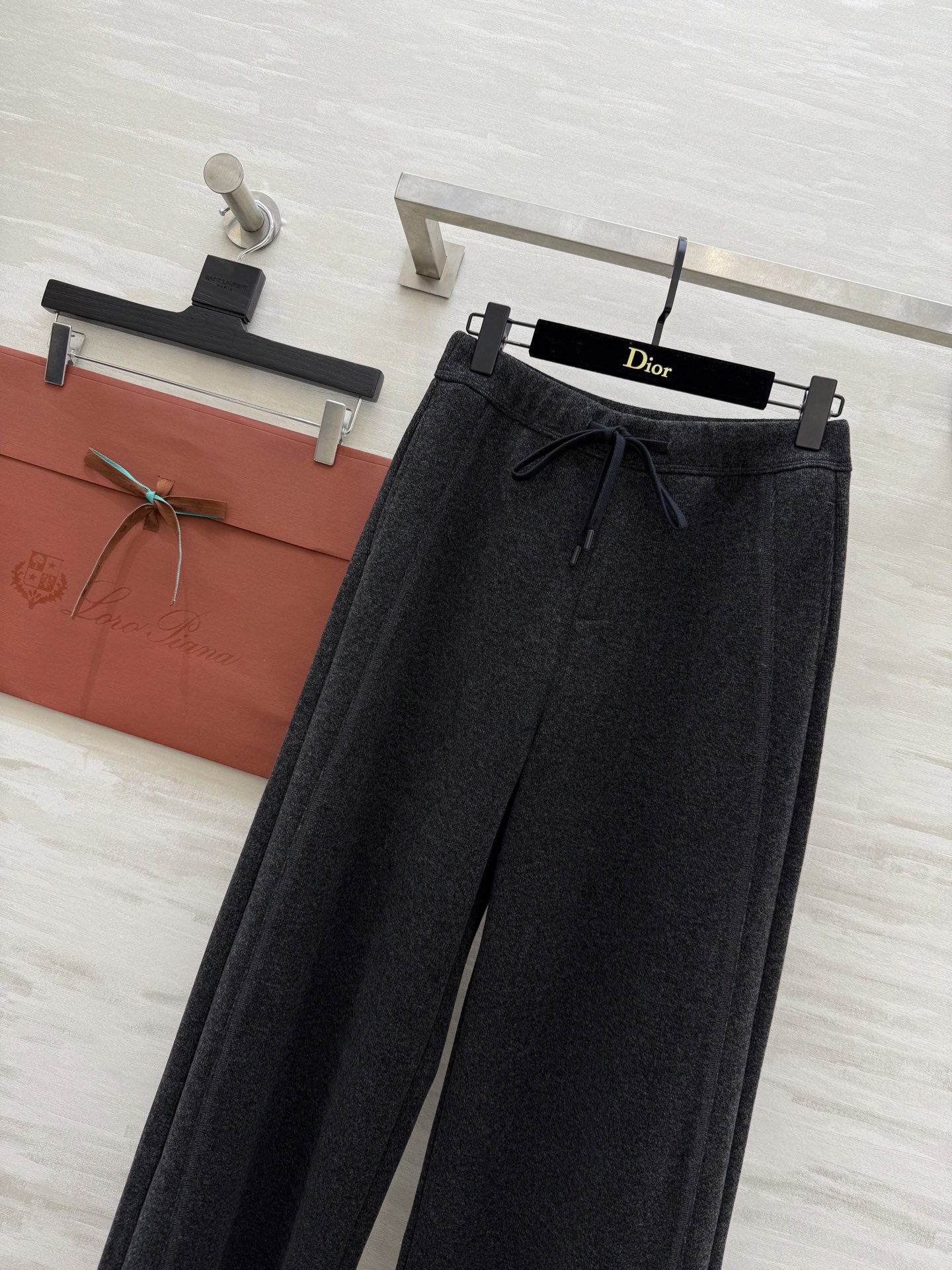 #Loro Pian♡²⁵秋冬新款 弯刀式长裤 高品质定制 现货首发size：26/27/28/29/3