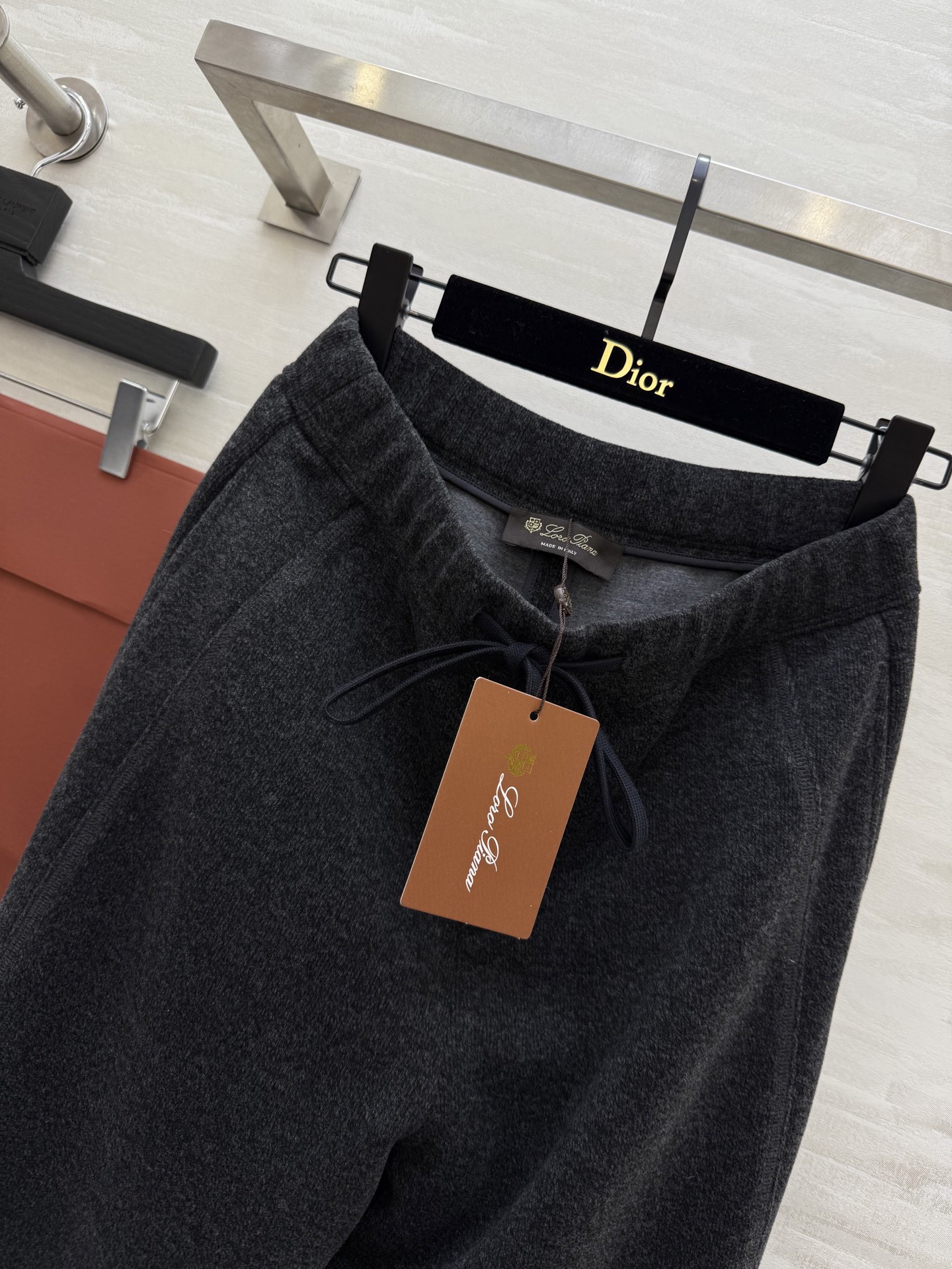 #Loro Pian♡²⁵秋冬新款 弯刀式长裤 高品质定制 现货首发size：26/27/28/29/3