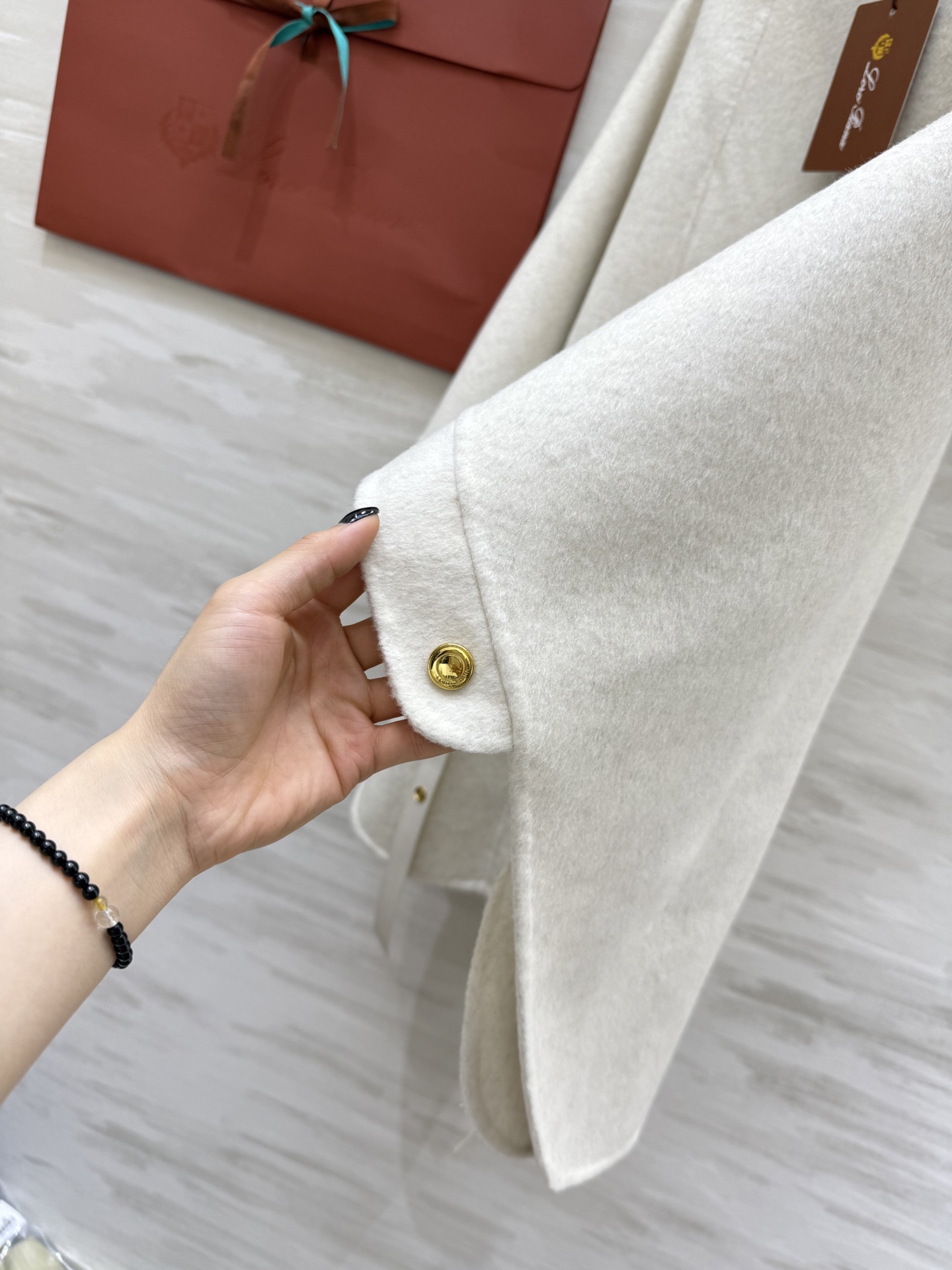 LP｜Salzburg 女士斗篷外套🐏采用羊绒面料制成的标志性斗篷 经典剪裁 衣长遮臀 可系plonge