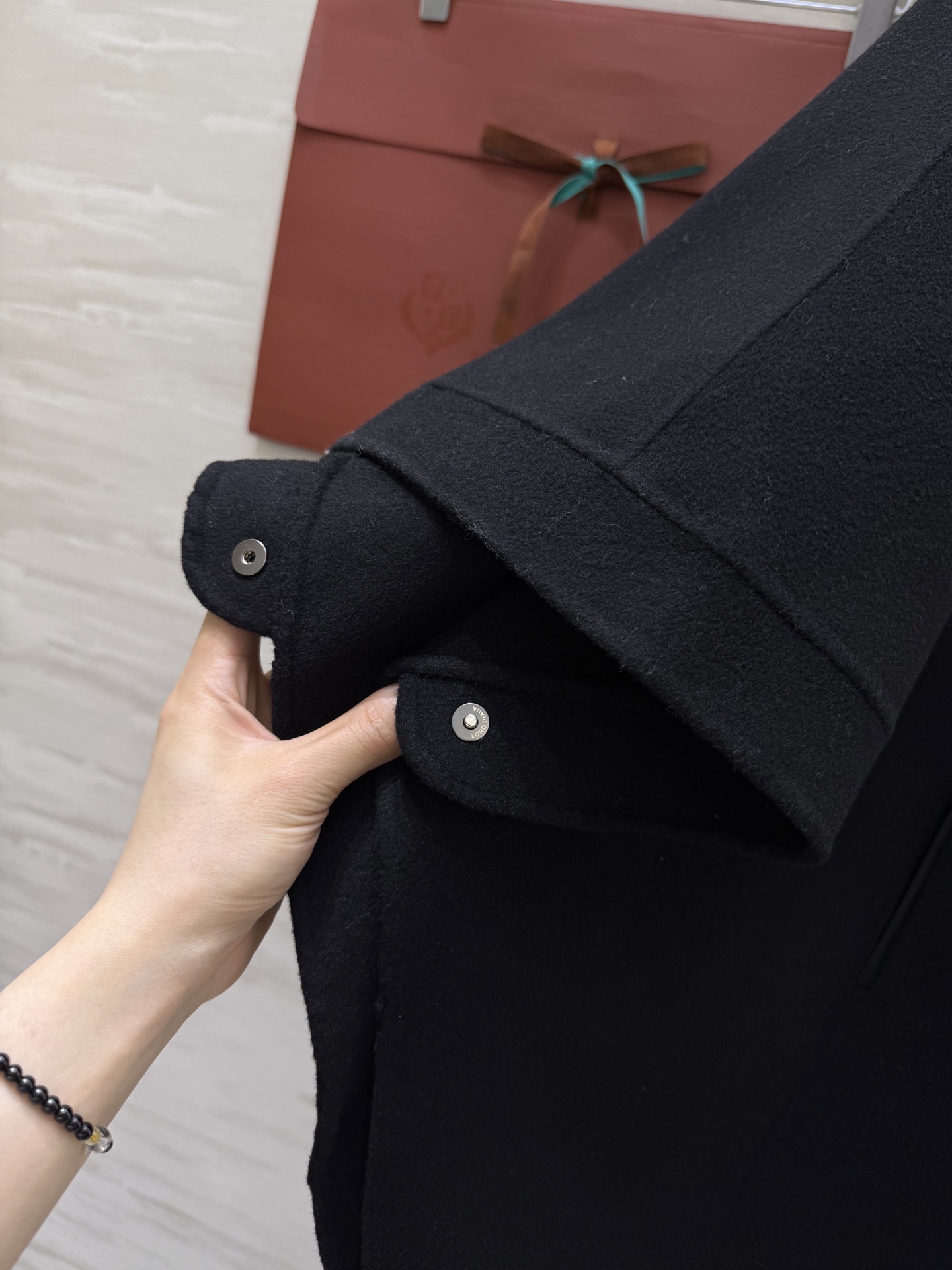 LP｜Salzburg 女士斗篷外套🐏采用羊绒面料制成的标志性斗篷 经典剪裁 衣长遮臀 可系plonge