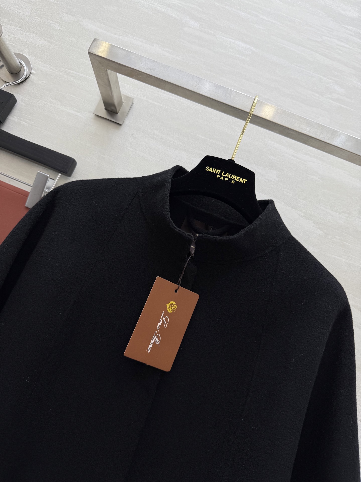 LP｜Salzburg 女士斗篷外套🐏采用羊绒面料制成的标志性斗篷 经典剪裁 衣长遮臀 可系plonge