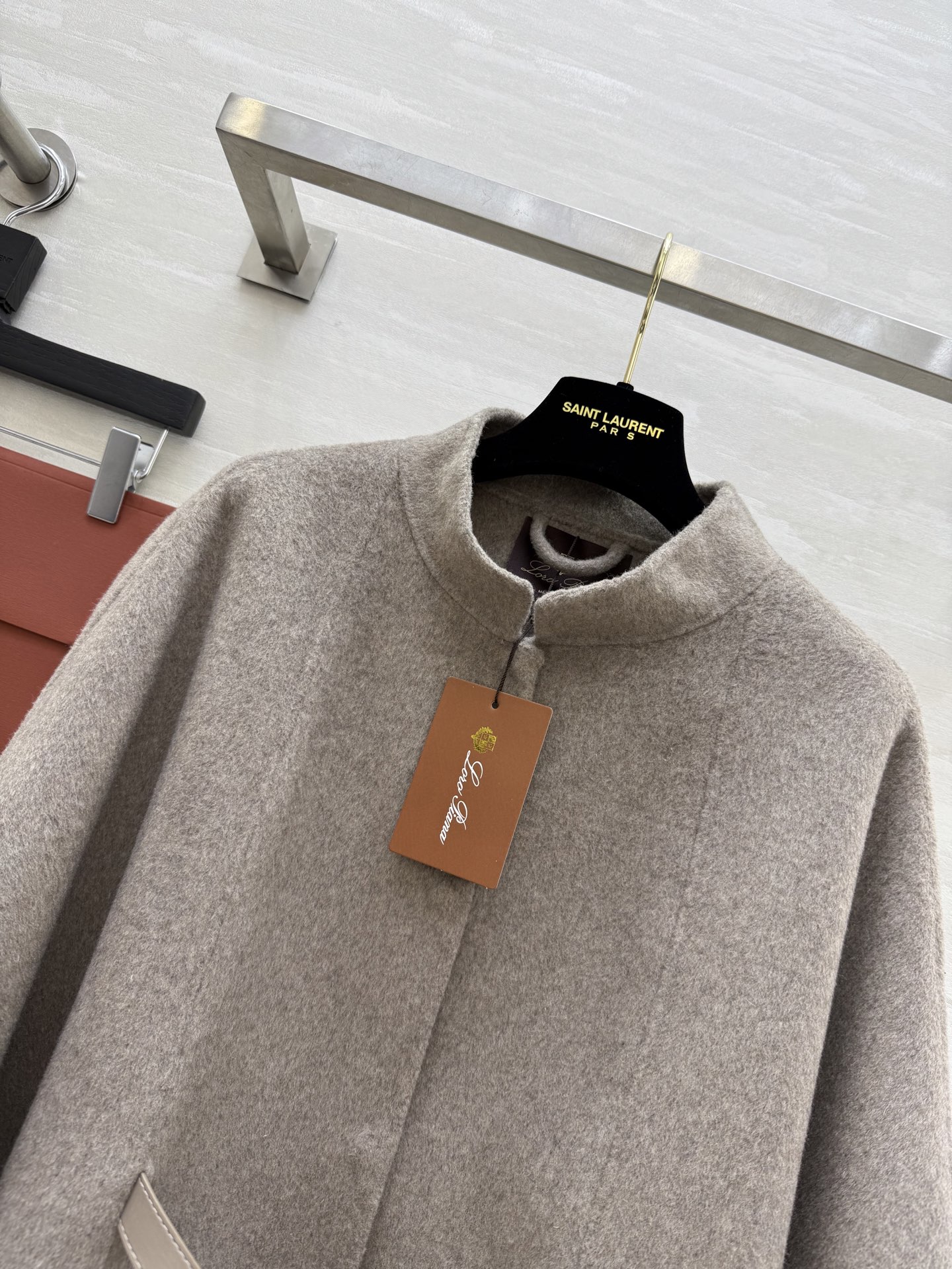 LP｜Salzburg 女士斗篷外套🐏采用羊绒面料制成的标志性斗篷 经典剪裁 衣长遮臀 可系plonge