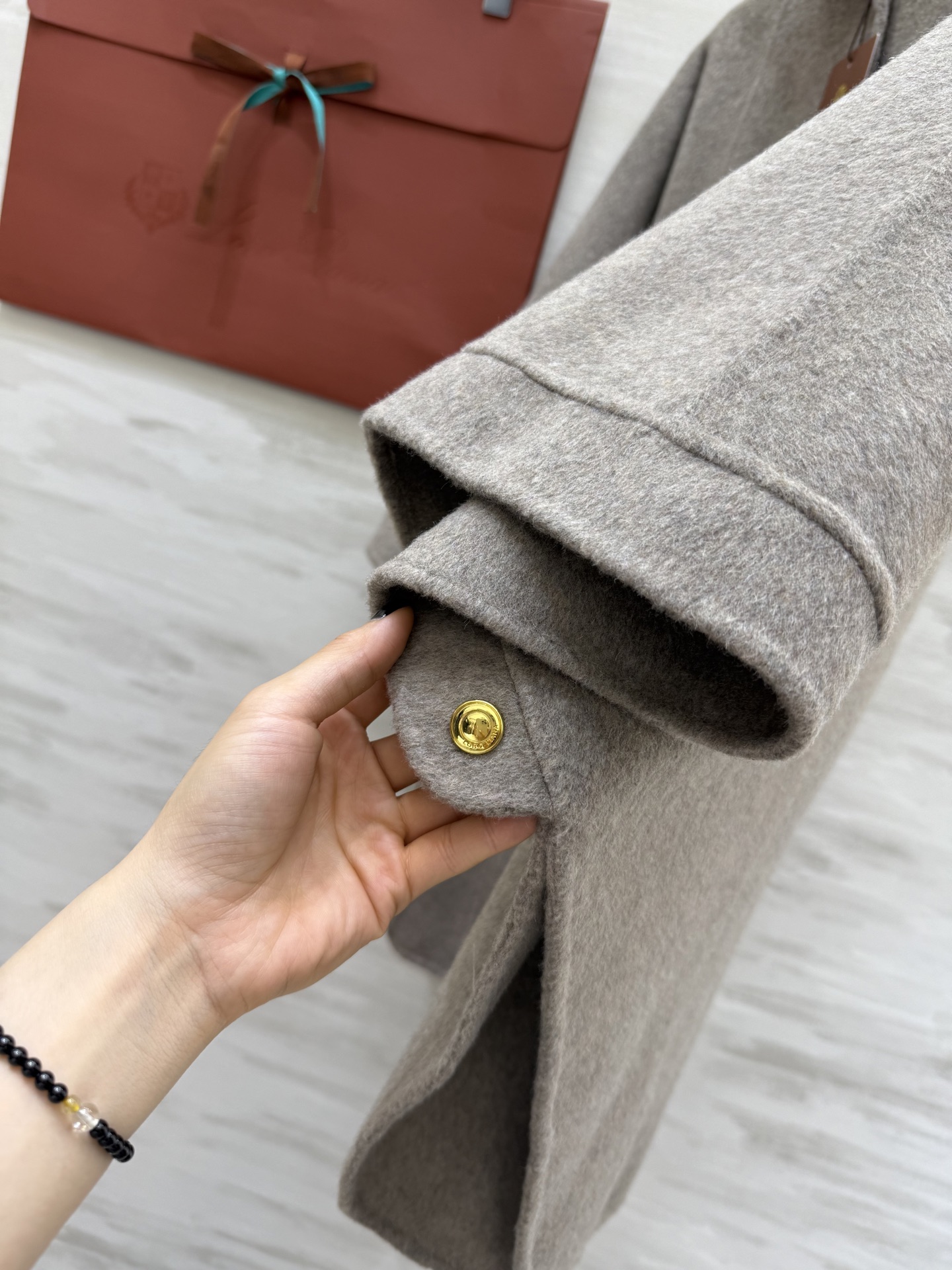 LP｜Salzburg 女士斗篷外套🐏采用羊绒面料制成的标志性斗篷 经典剪裁 衣长遮臀 可系plonge