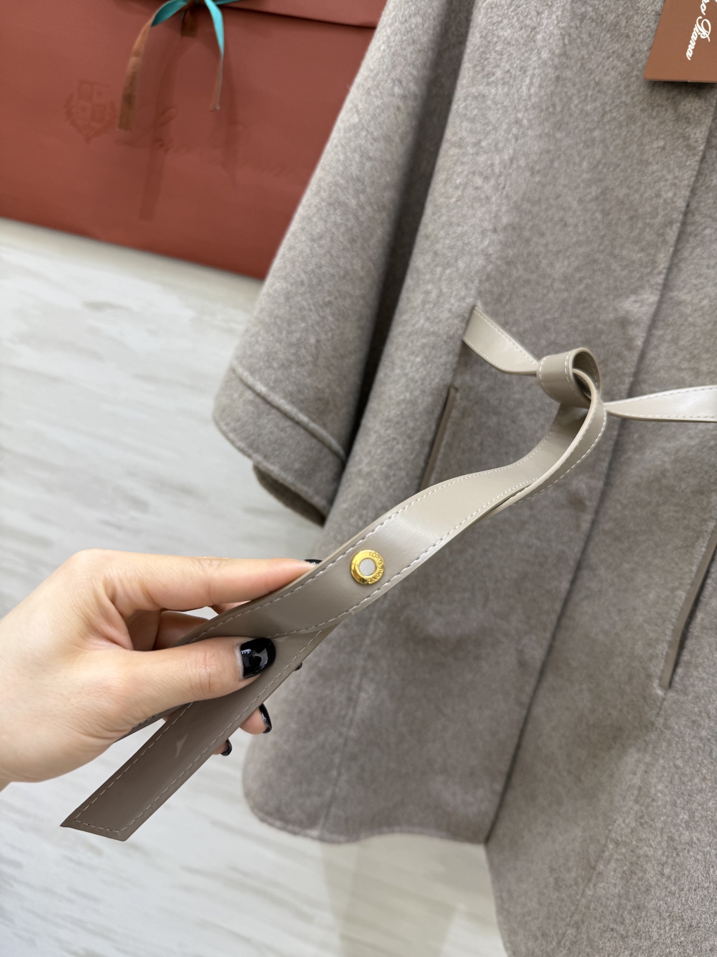 LP｜Salzburg 女士斗篷外套🐏采用羊绒面料制成的标志性斗篷 经典剪裁 衣长遮臀 可系plonge