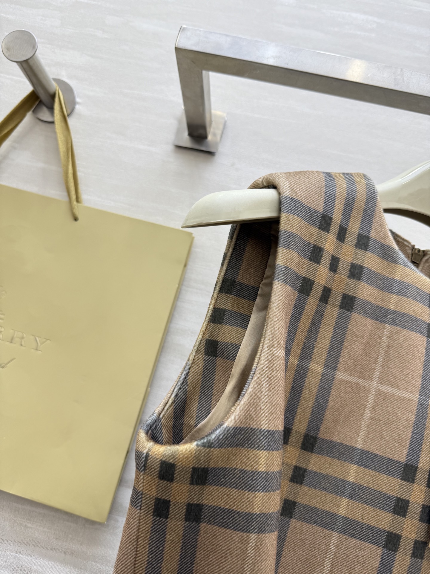 #Burberr♡²⁵秋冬新款 英伦风格纹背心式连衣裙 高品质定制 现货首发size：S/M/L（s码胸