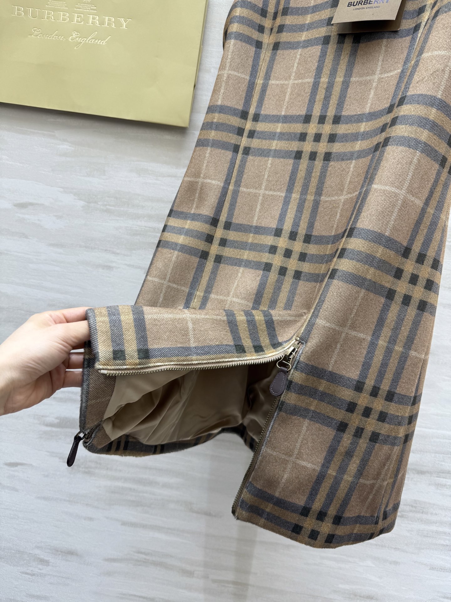 #Burberr♡²⁵秋冬新款 英伦风格纹背心式连衣裙 高品质定制 现货首发size：S/M/L（s码胸