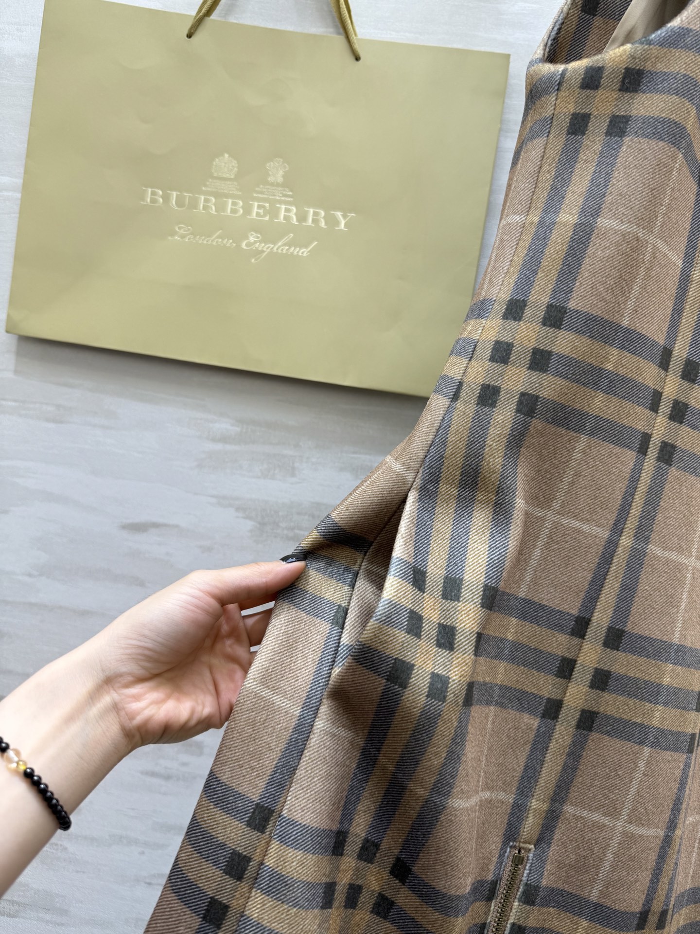 #Burberr♡²⁵秋冬新款 英伦风格纹背心式连衣裙 高品质定制 现货首发size：S/M/L（s码胸