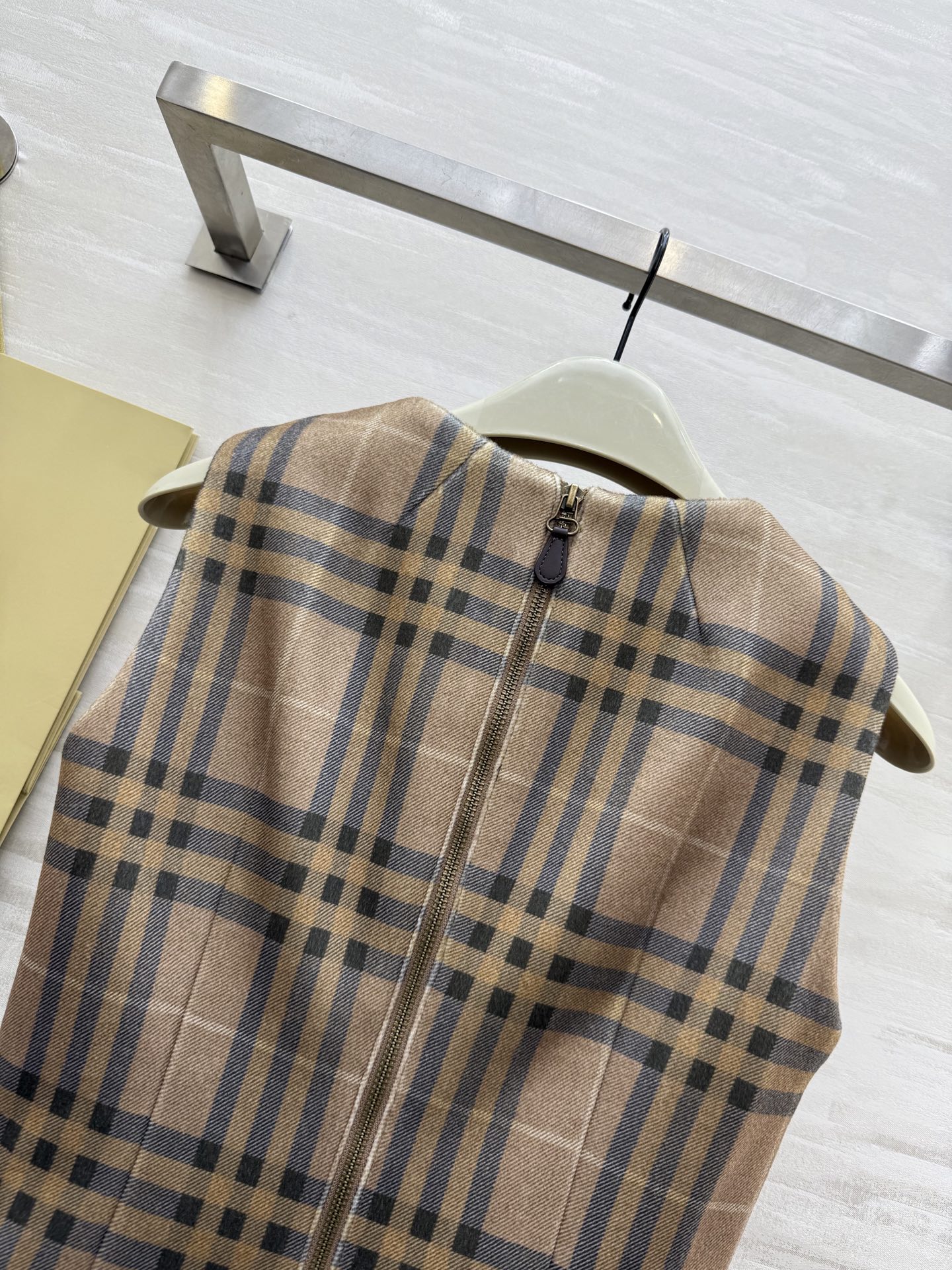 #Burberr♡²⁵秋冬新款 英伦风格纹背心式连衣裙 高品质定制 现货首发size：S/M/L（s码胸