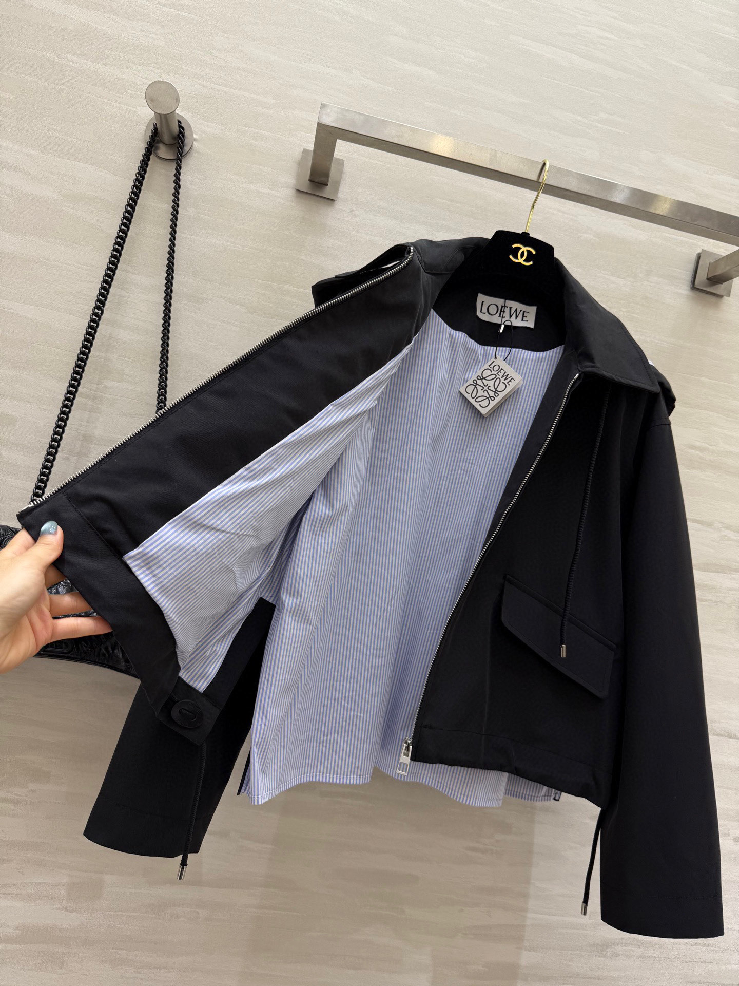 #Loew♡²⁵早秋新款 假两件设计感连帽外套 高品质定制 现货来size：S/M/L（s码肩宽：50，