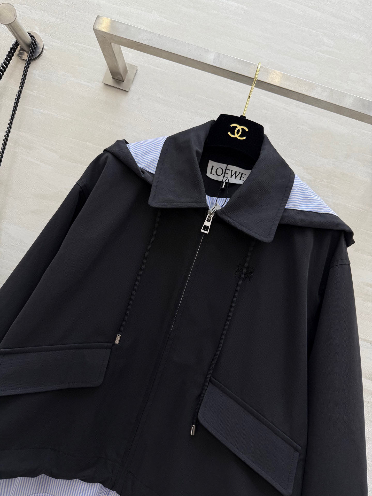 #Loew♡²⁵早秋新款 假两件设计感连帽外套 高品质定制 现货来size：S/M/L（s码肩宽：50，