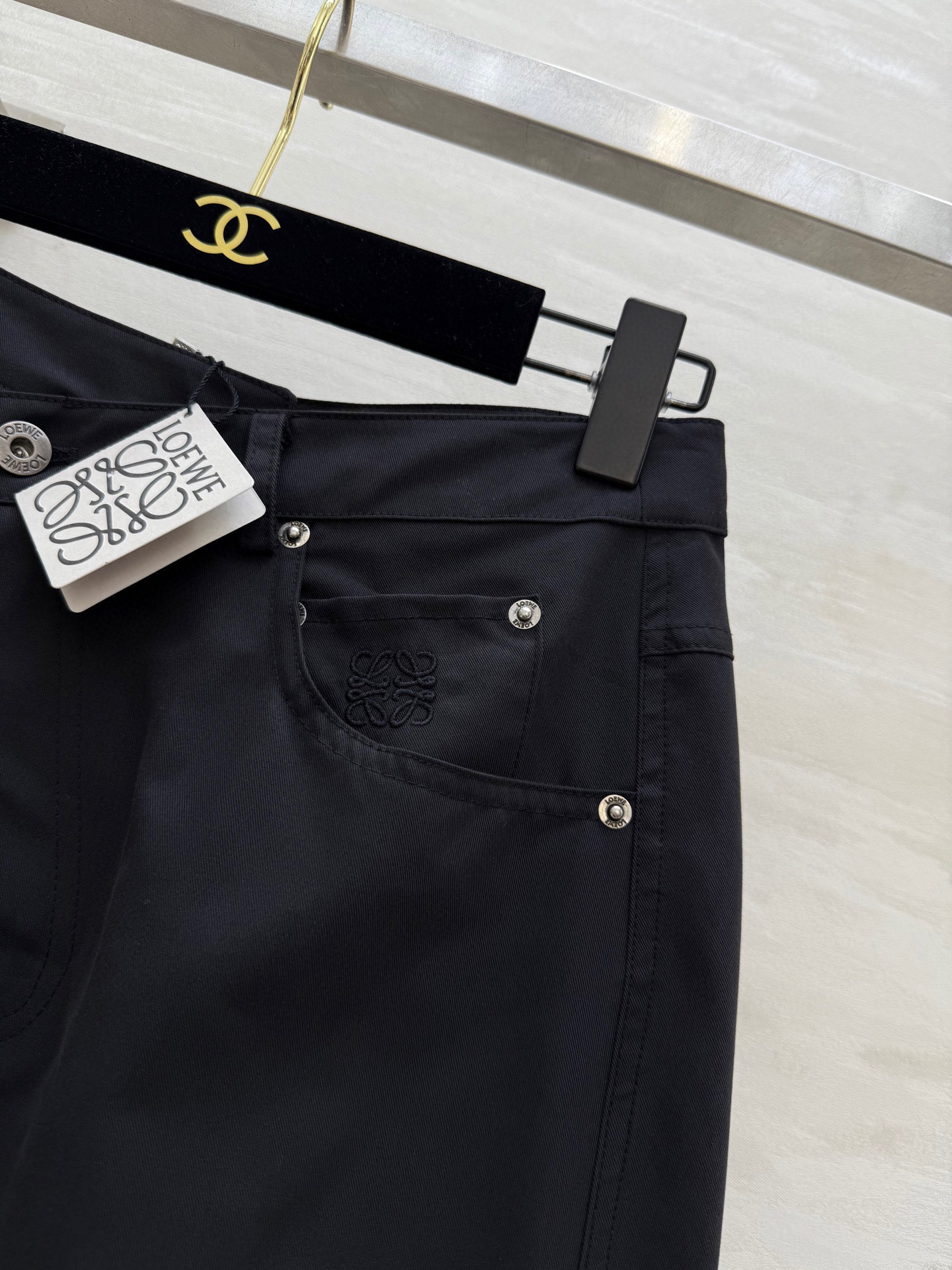 #Loew♡²⁵早秋新款 不规则剪裁设计半裙 高品质 现货来size：S/M/L（s码腰围：66，臀围：