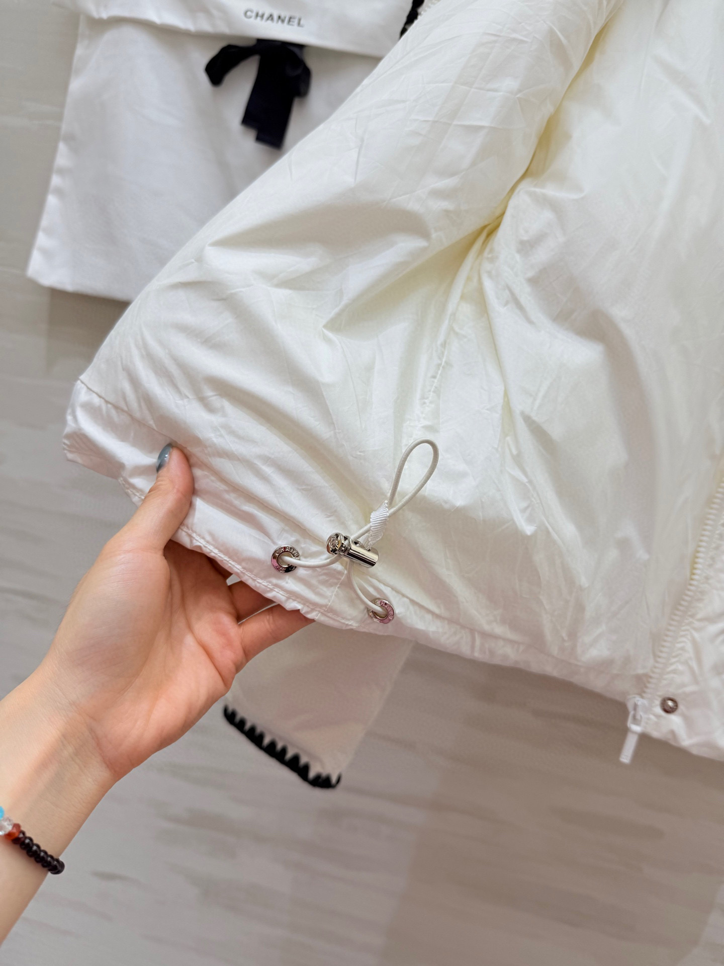 #Chane♡²⁵秋冬新款 羽绒服 黑色撞色边+精致镂空花边 优雅又时髦 填充90%白鸭绒 保暖力满分 