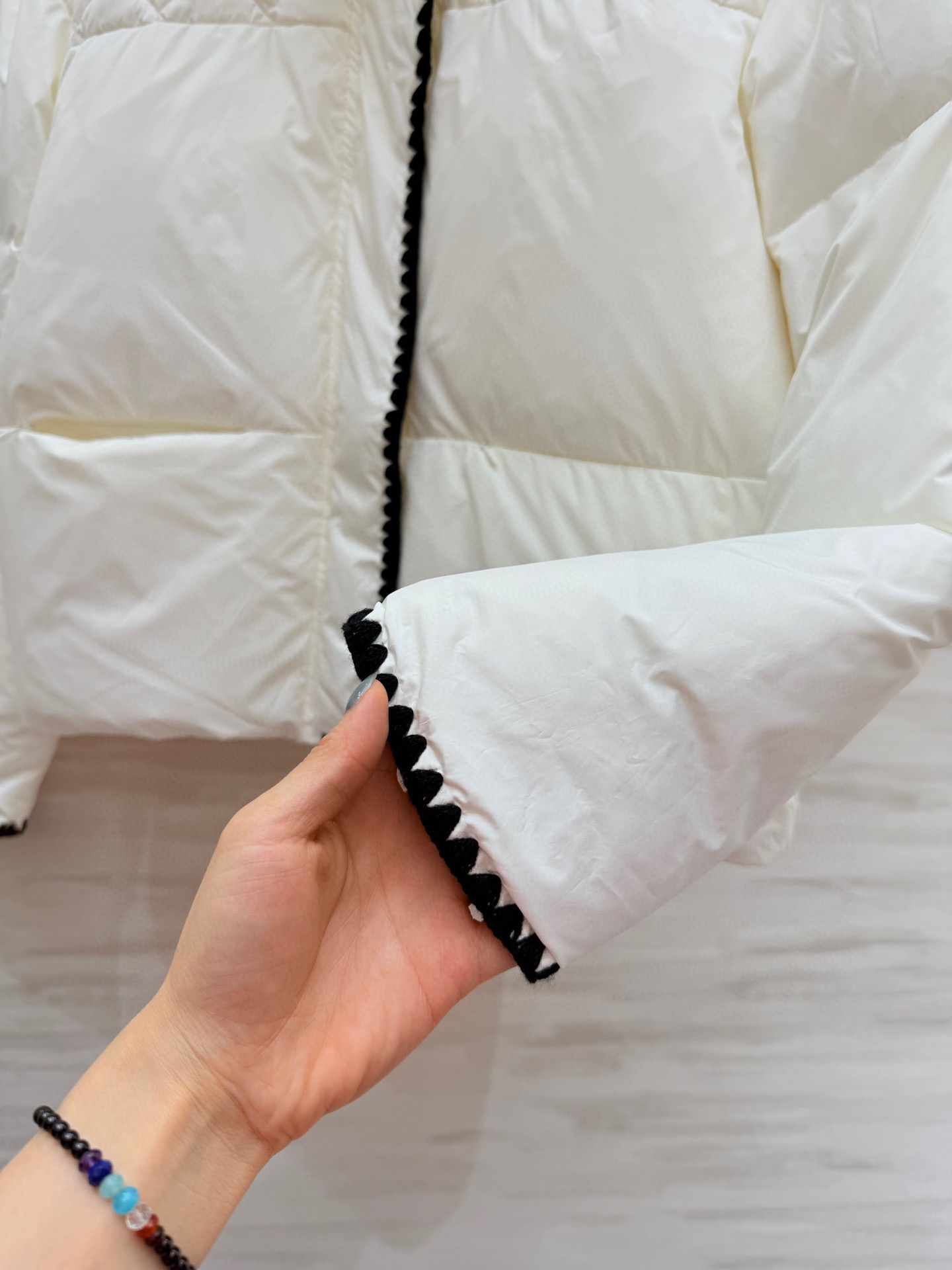 #Chane♡²⁵秋冬新款 羽绒服 黑色撞色边+精致镂空花边 优雅又时髦 填充90%白鸭绒 保暖力满分 