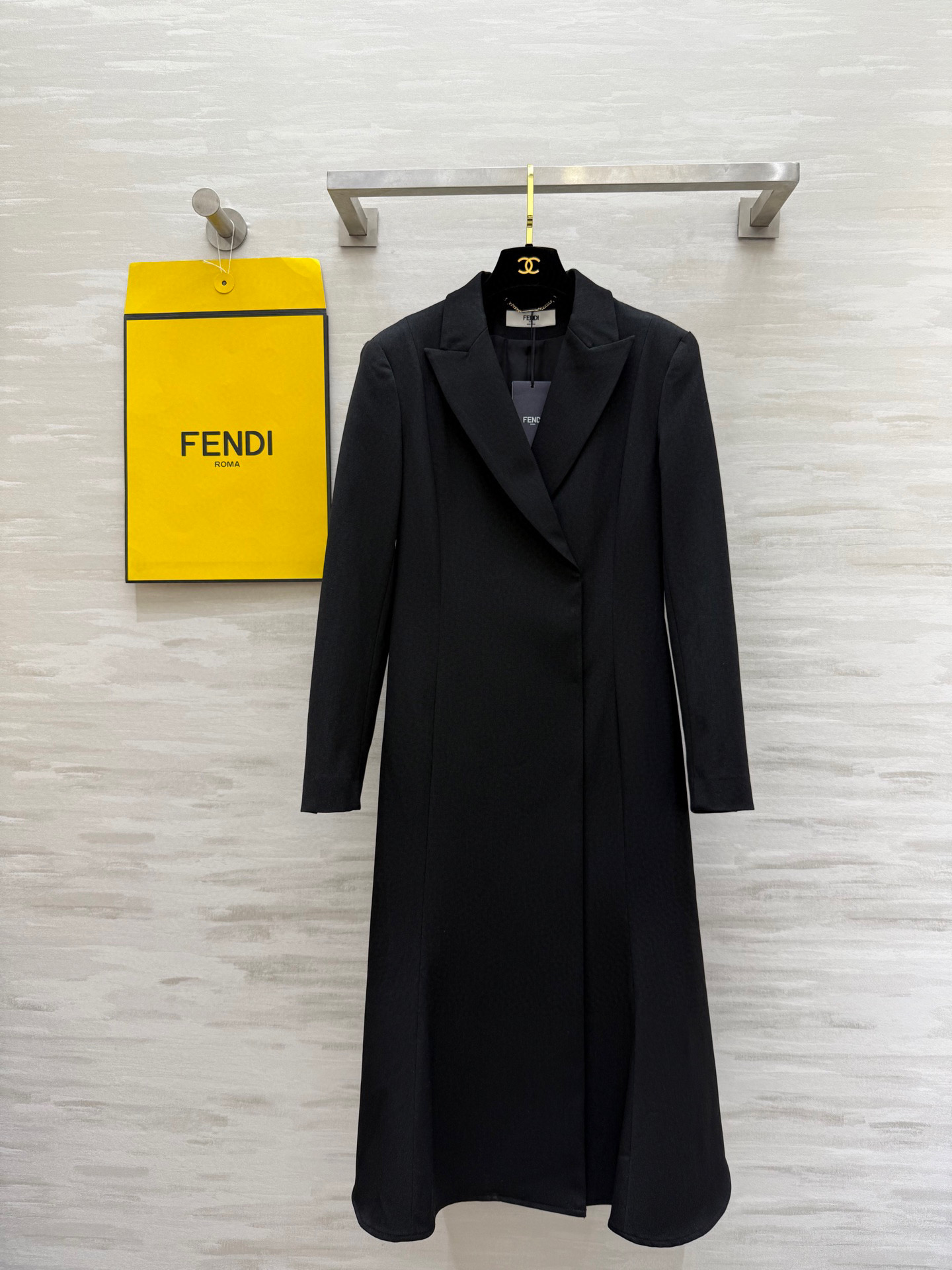 NO:590030,#FEND New Autumn and Winter Style 'Sassy silhouette windbreaker dress' - Effortless heroine aura, high quality, available now, first size S/M (S size shoulder width 38, bust 88, length 112),, fendi, skirts, alexander wang19860909#FEND秋冬新款 「飒到炸廓形风衣式连衣裙」——不费力的大女主气场 高品质 现货首发sizeS/M（s码肩宽38,胸围88,衣长112）,,fendi,skirts,alexander wang,Women's clothing